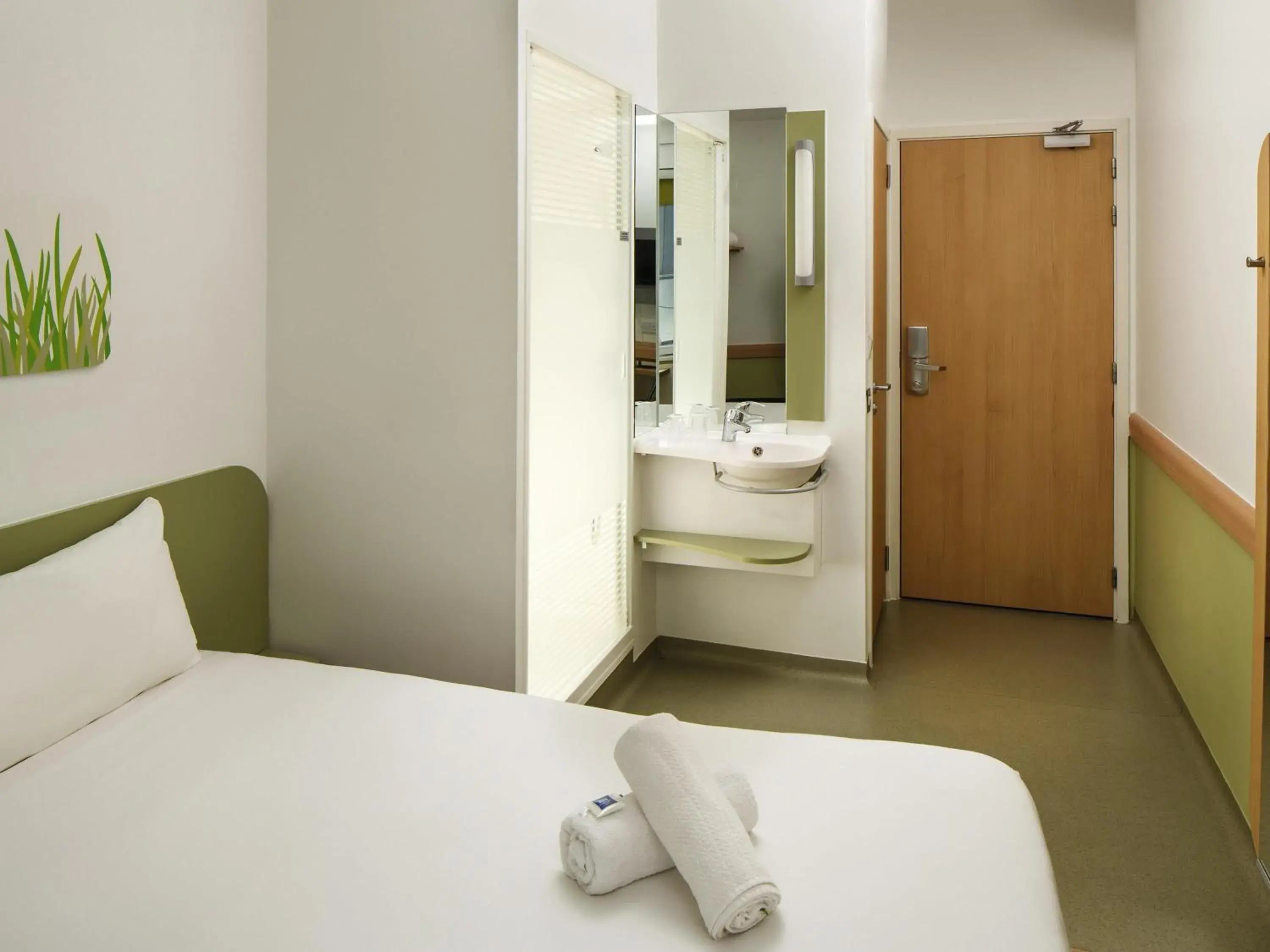 Bedroom, Bed in ibis Budget Manchester Centre Pollard Street Bedroom, Bed in ibis Budget Manchester Centre Pollard Street