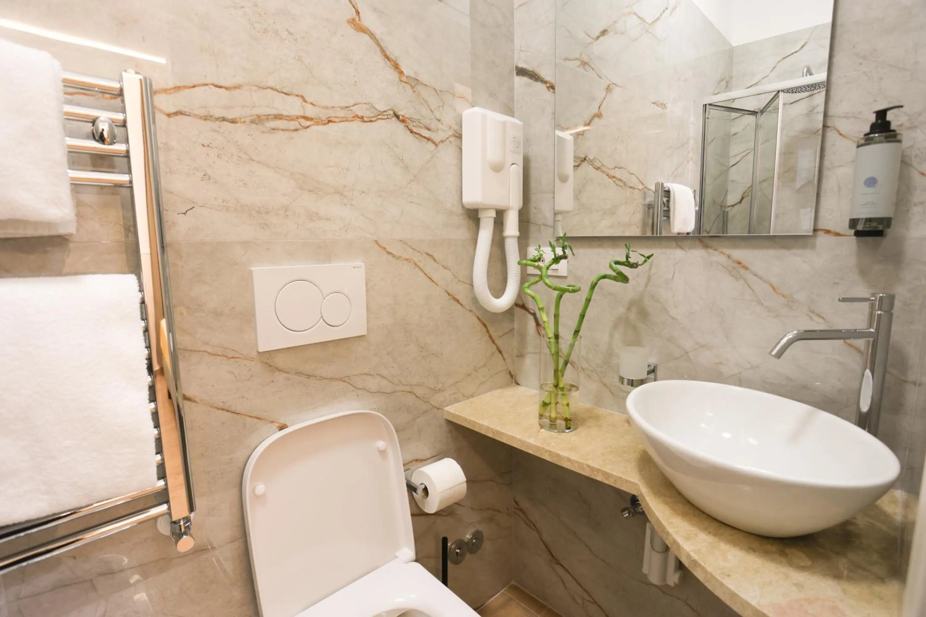 Toilet in B&B Smart Rooms