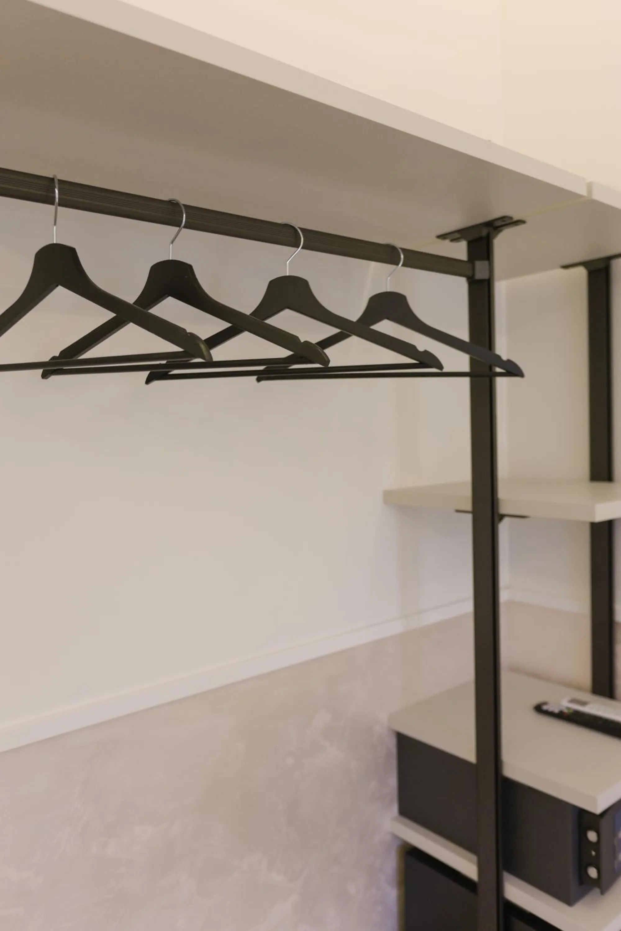 wardrobe in B&B Smart Rooms