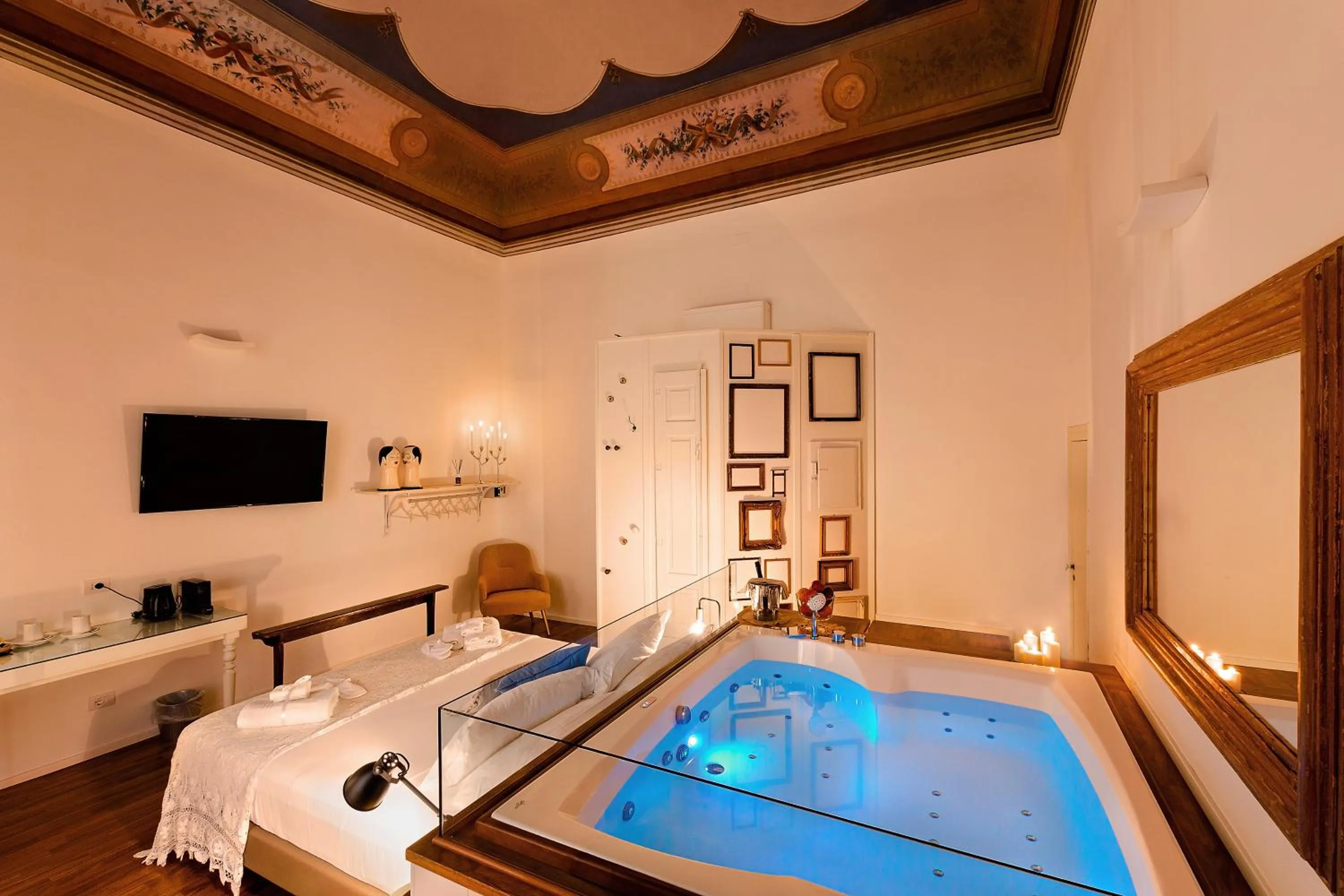 Hot Tub in Naca Suite