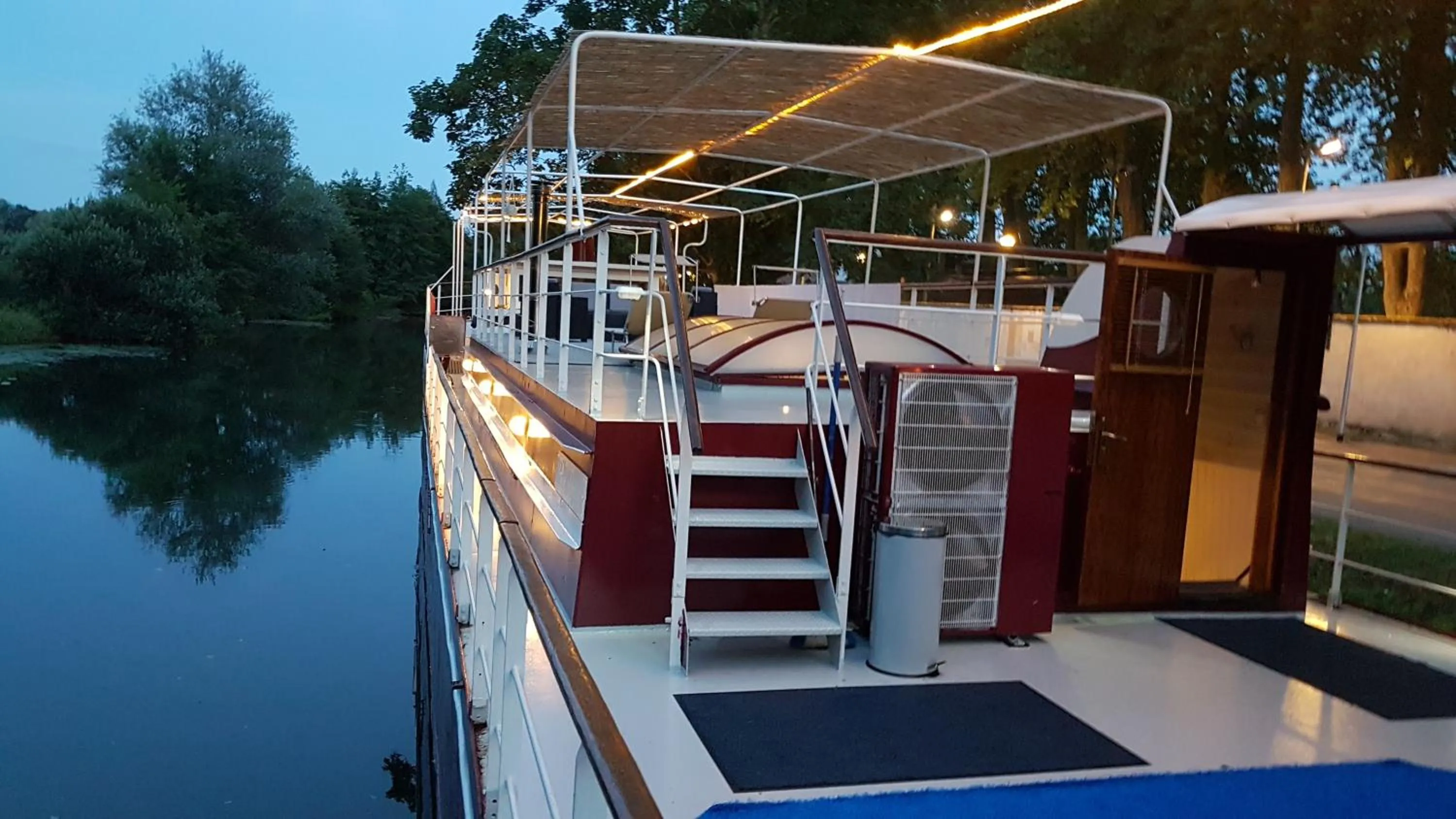 Balcony/Terrace in péniche Ino Lefkothea II chambre d'hôtes