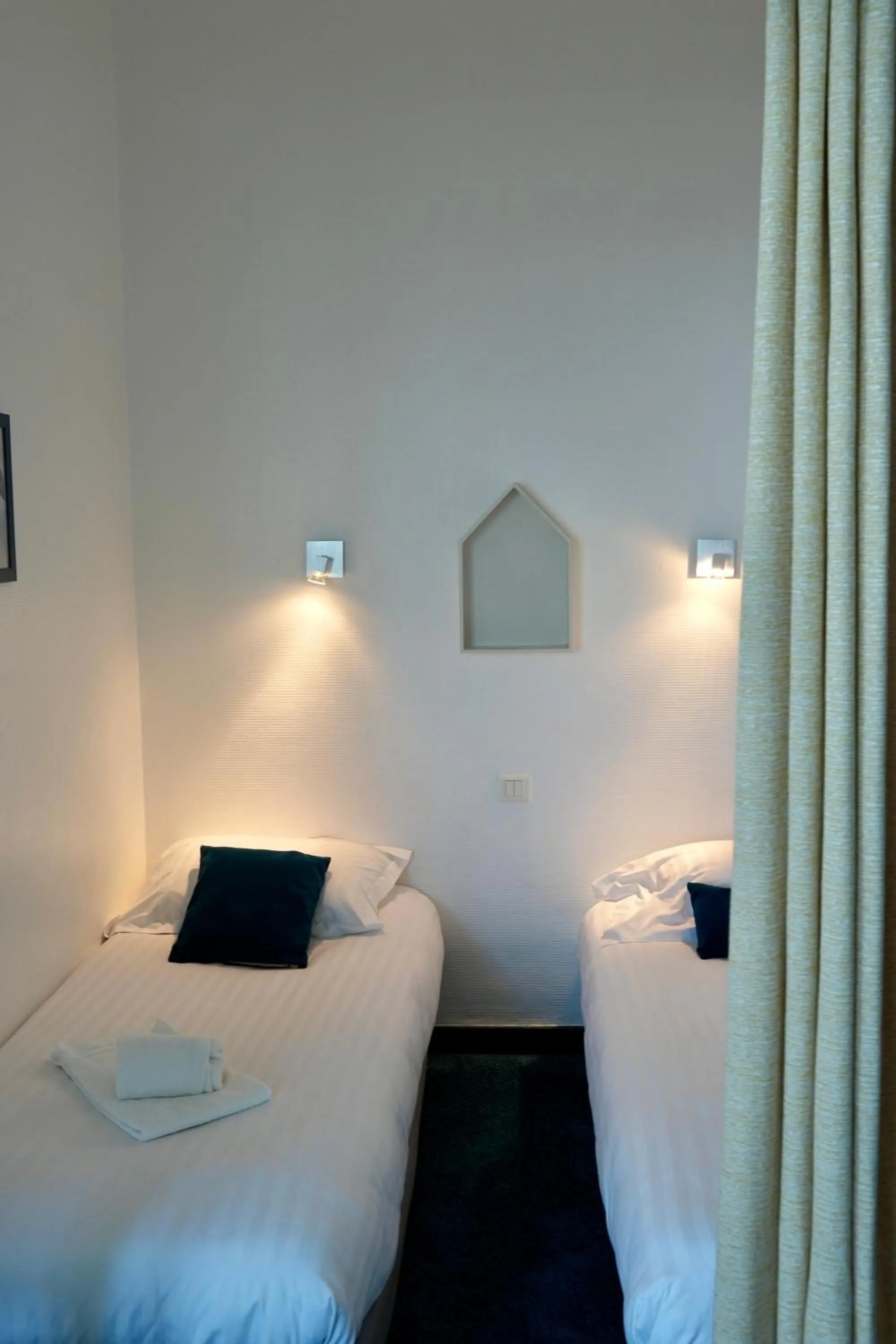 Bedroom, Bed in Demeures & Châteaux - Hôtel Le Saint Pierre, La Baule-Escoublac