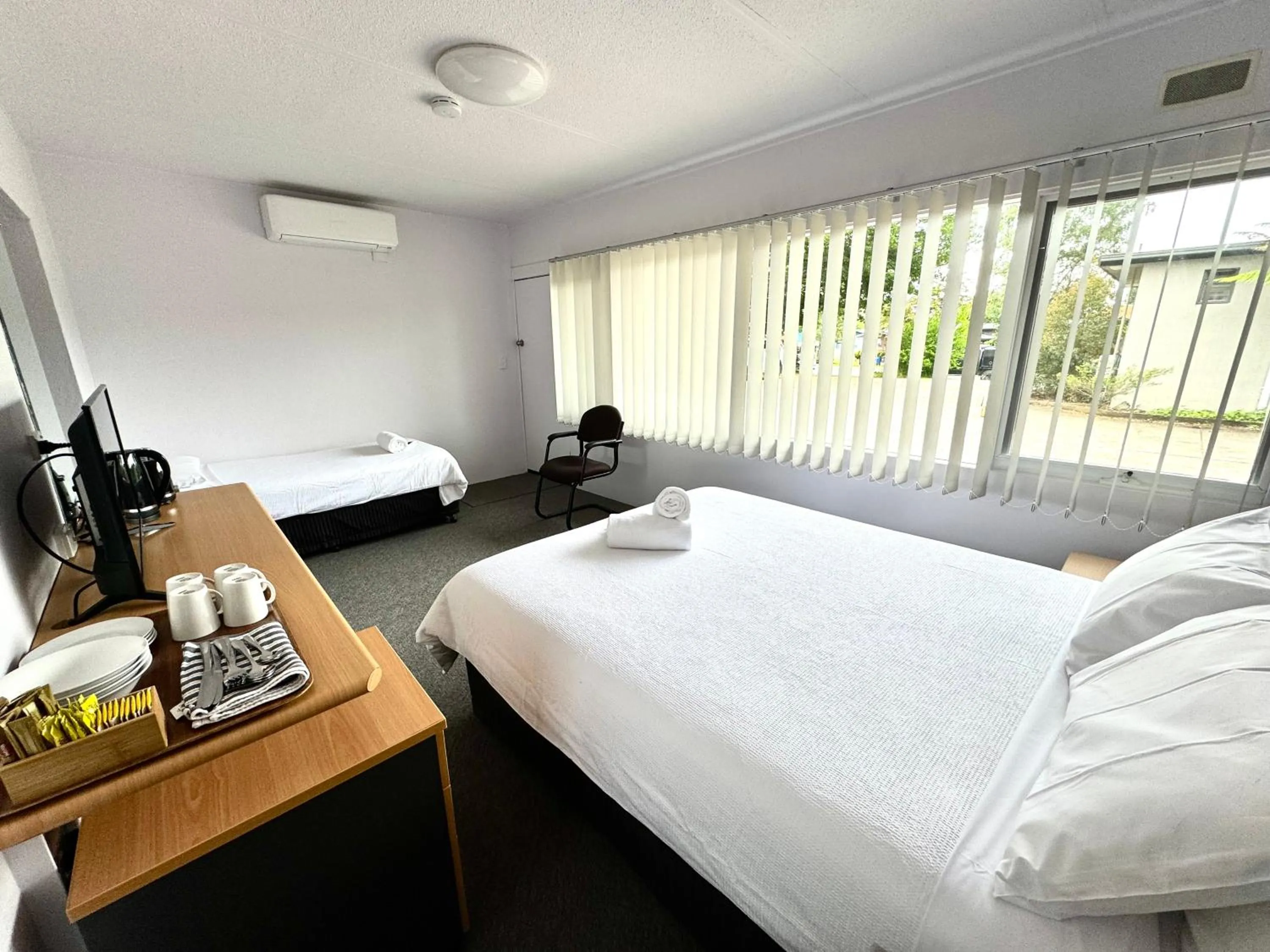 Bedroom, Bed in Mount Beauty Motor Inn