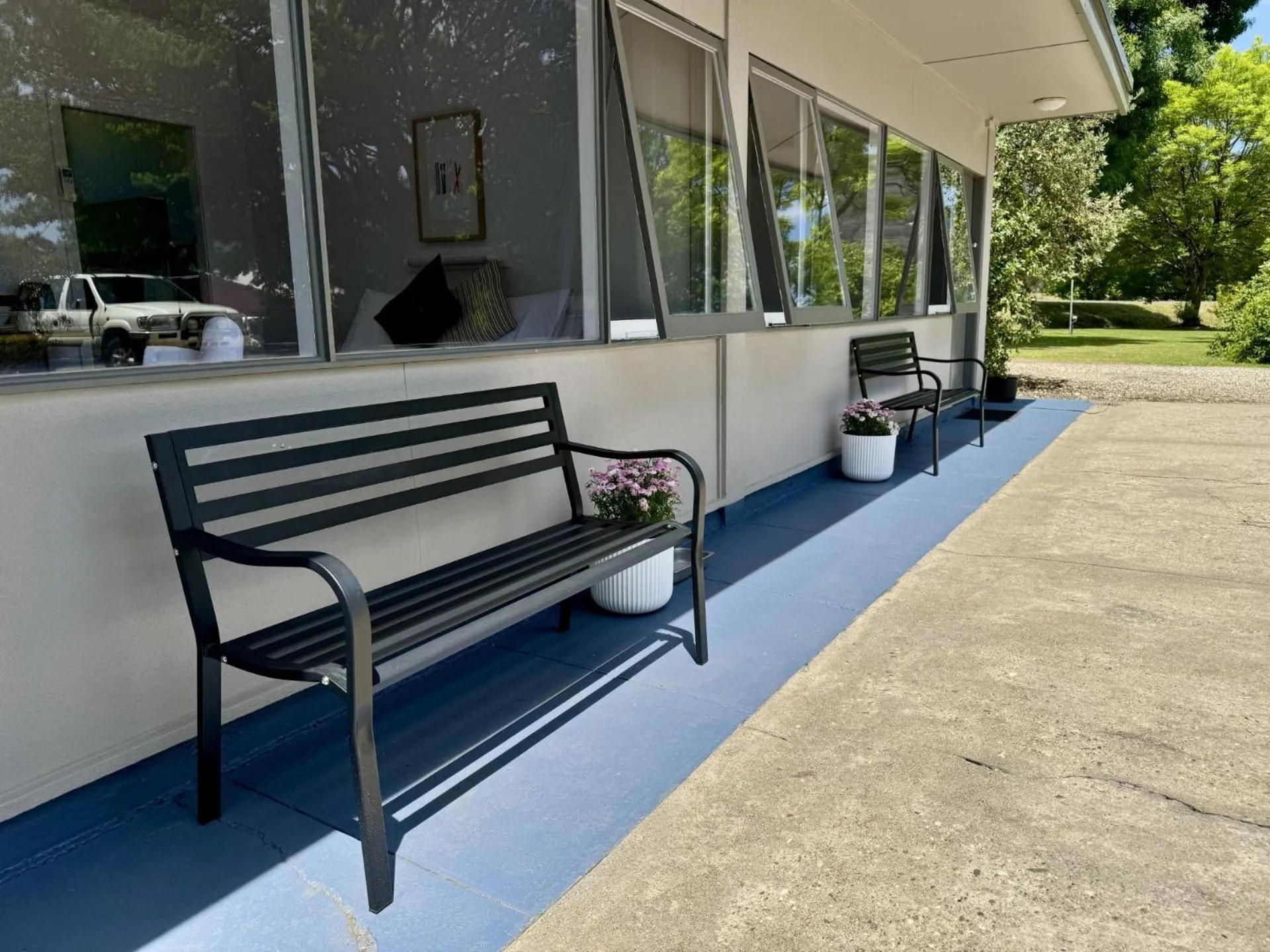 Seating area in Mount Beauty Motor Inn