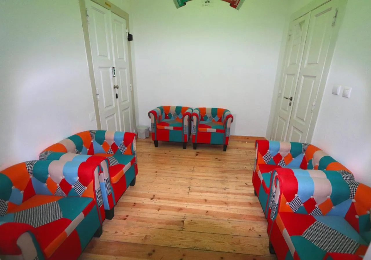 Communal lounge/ TV room in City Center Guest House