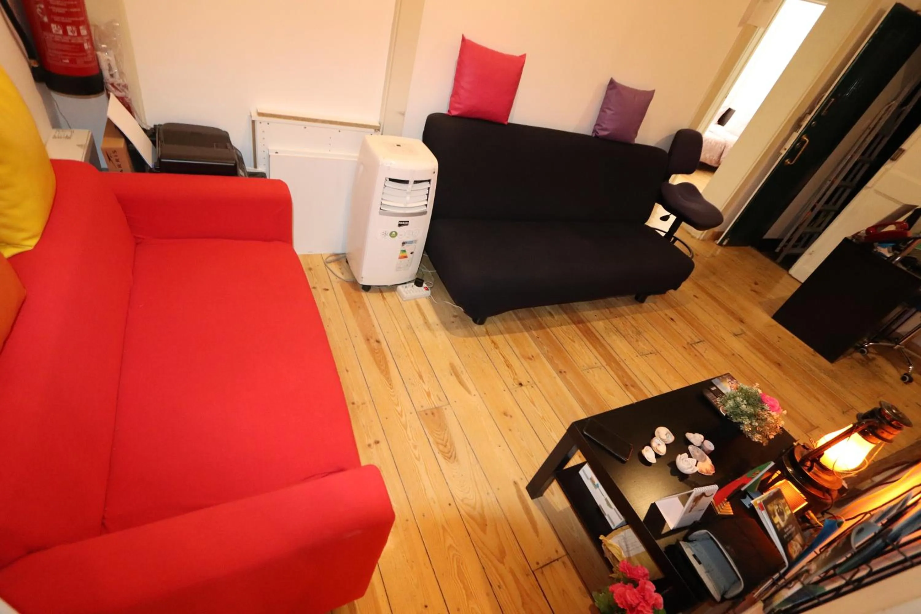 Communal lounge/ TV room in City Center Guest House