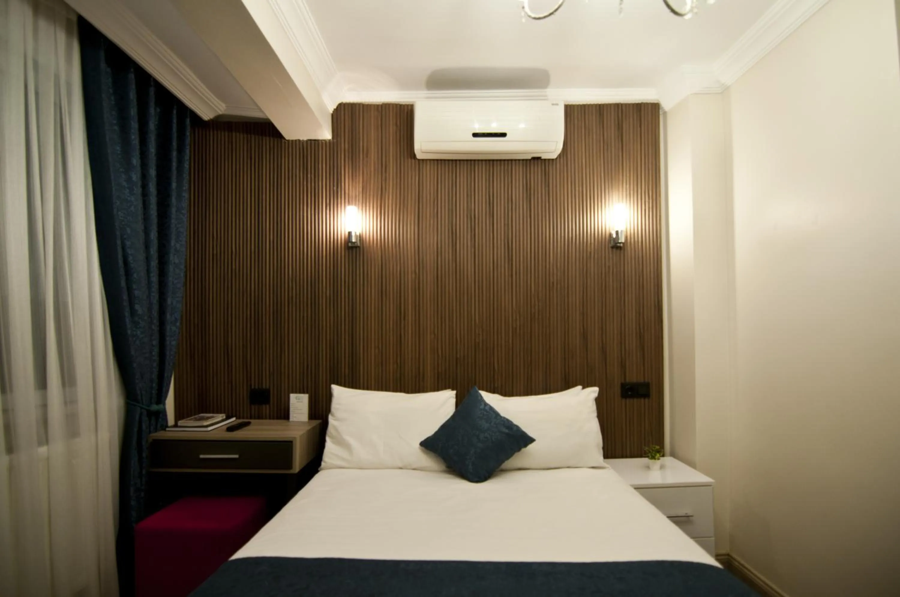 Bed in Genius Hotel Istanbul