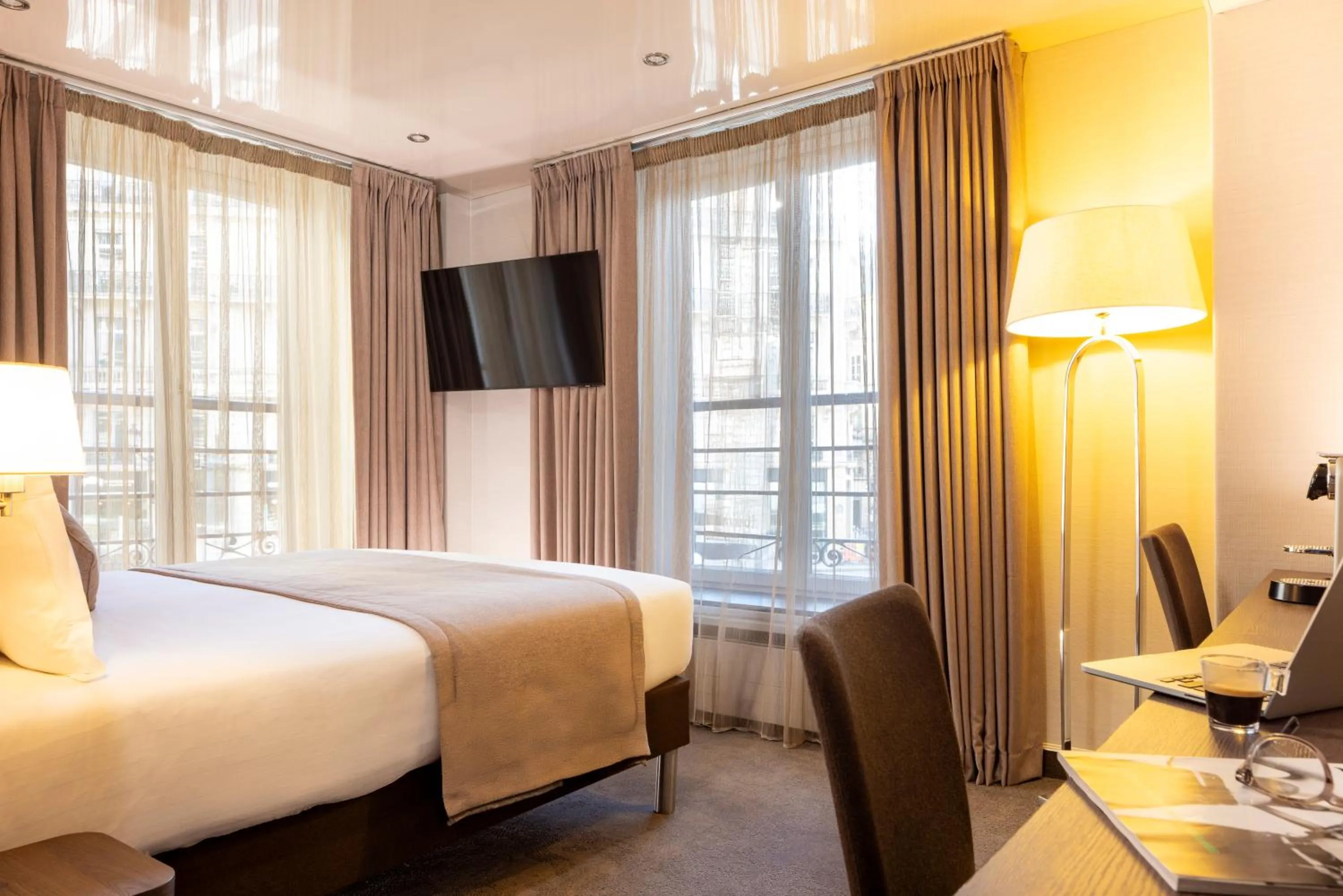 Bed in Hotel Choiseul Opera