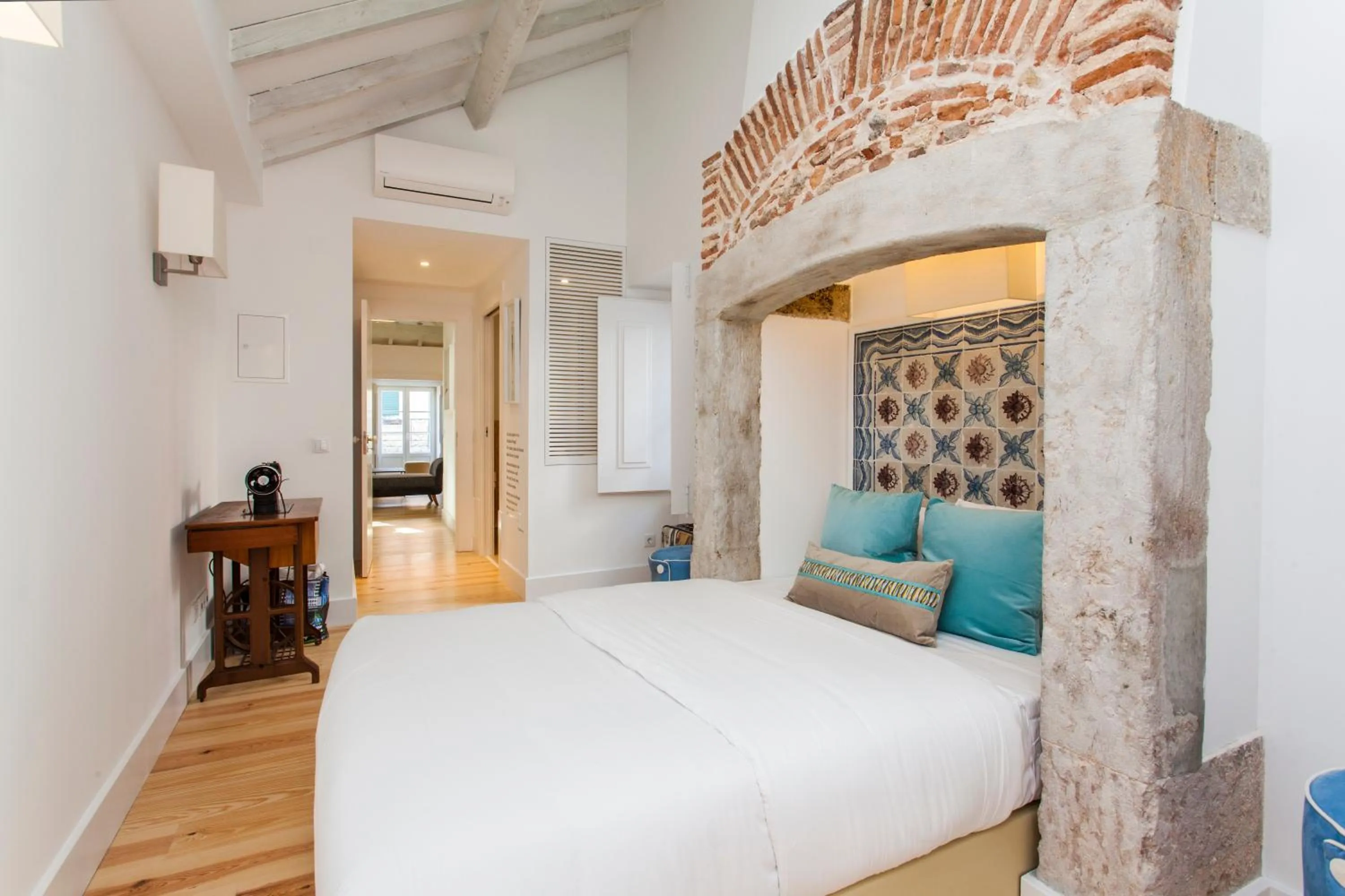 Bedroom, Bed in Casas da Baixa - Jules & Madeleine