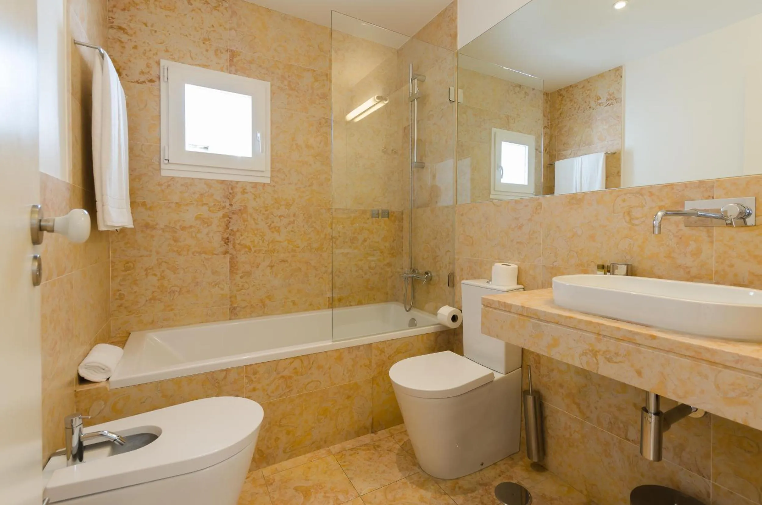 Bathroom in Casas da Baixa - Jules & Madeleine