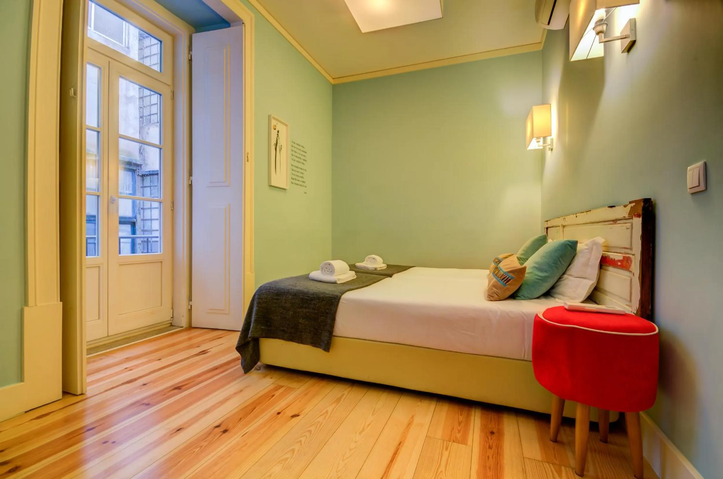 Bedroom, Bed in Casas da Baixa - Jules & Madeleine