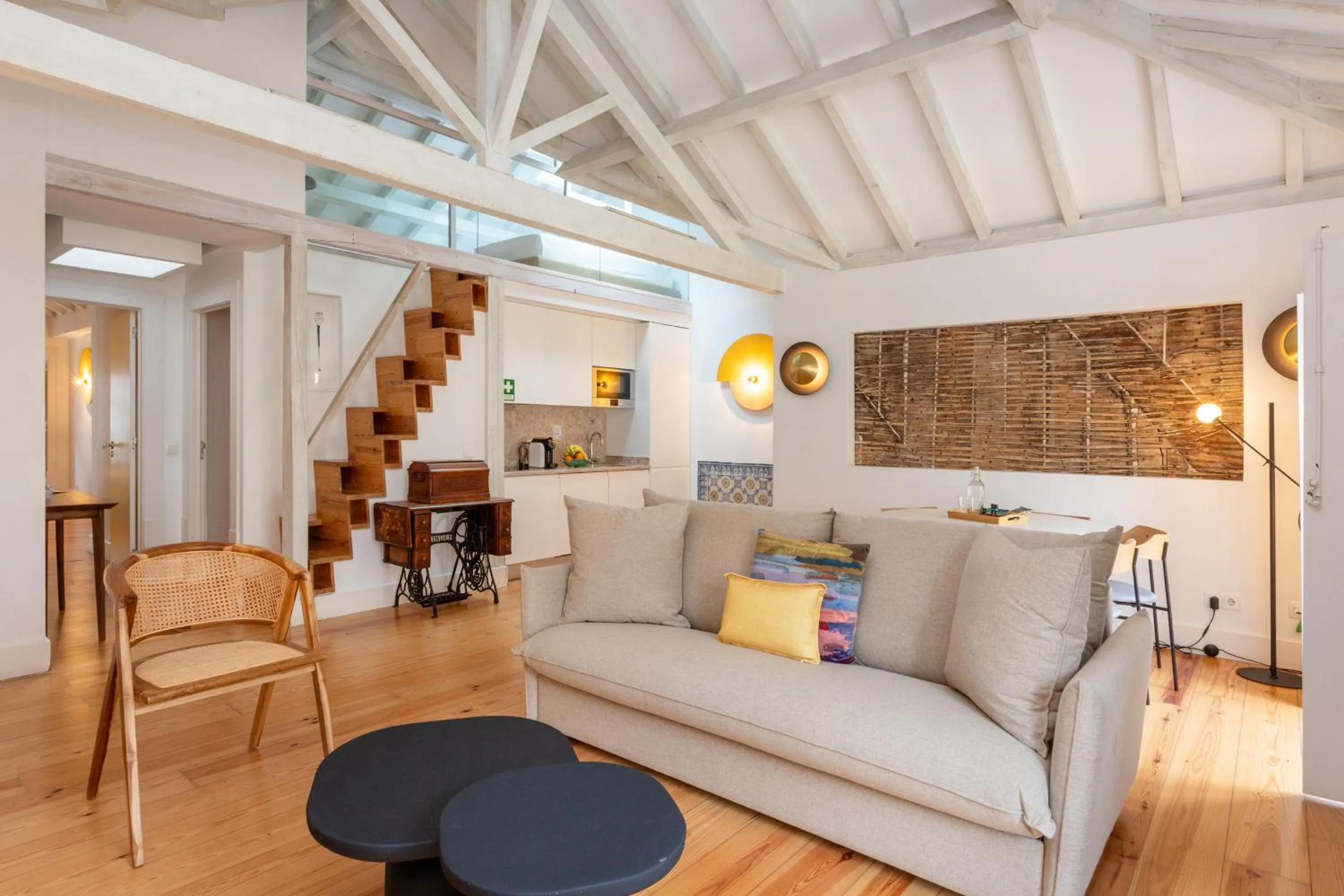 Communal lounge/ TV room in Casas da Baixa - Jules & Madeleine