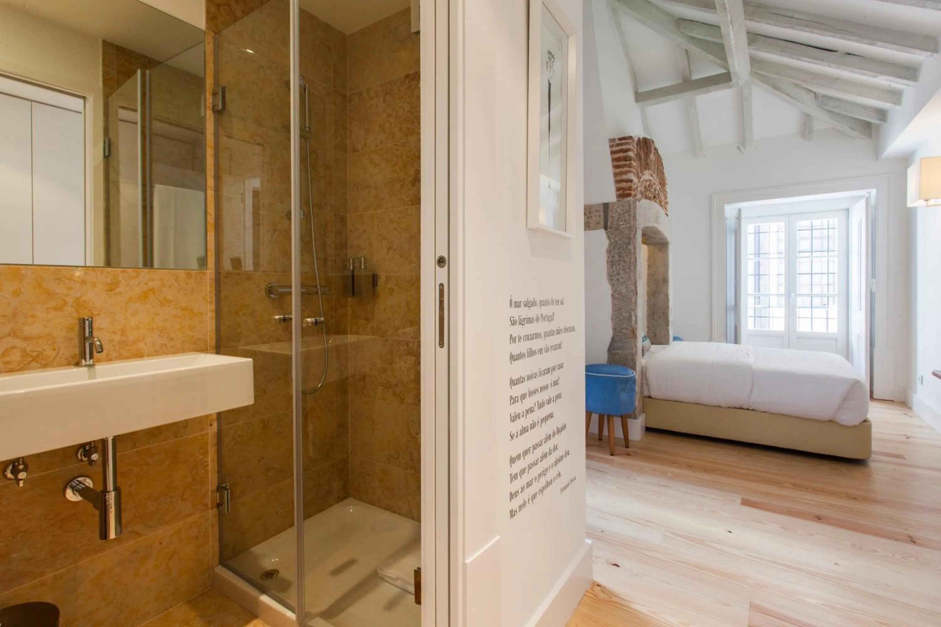 Bathroom in Casas da Baixa - Jules & Madeleine