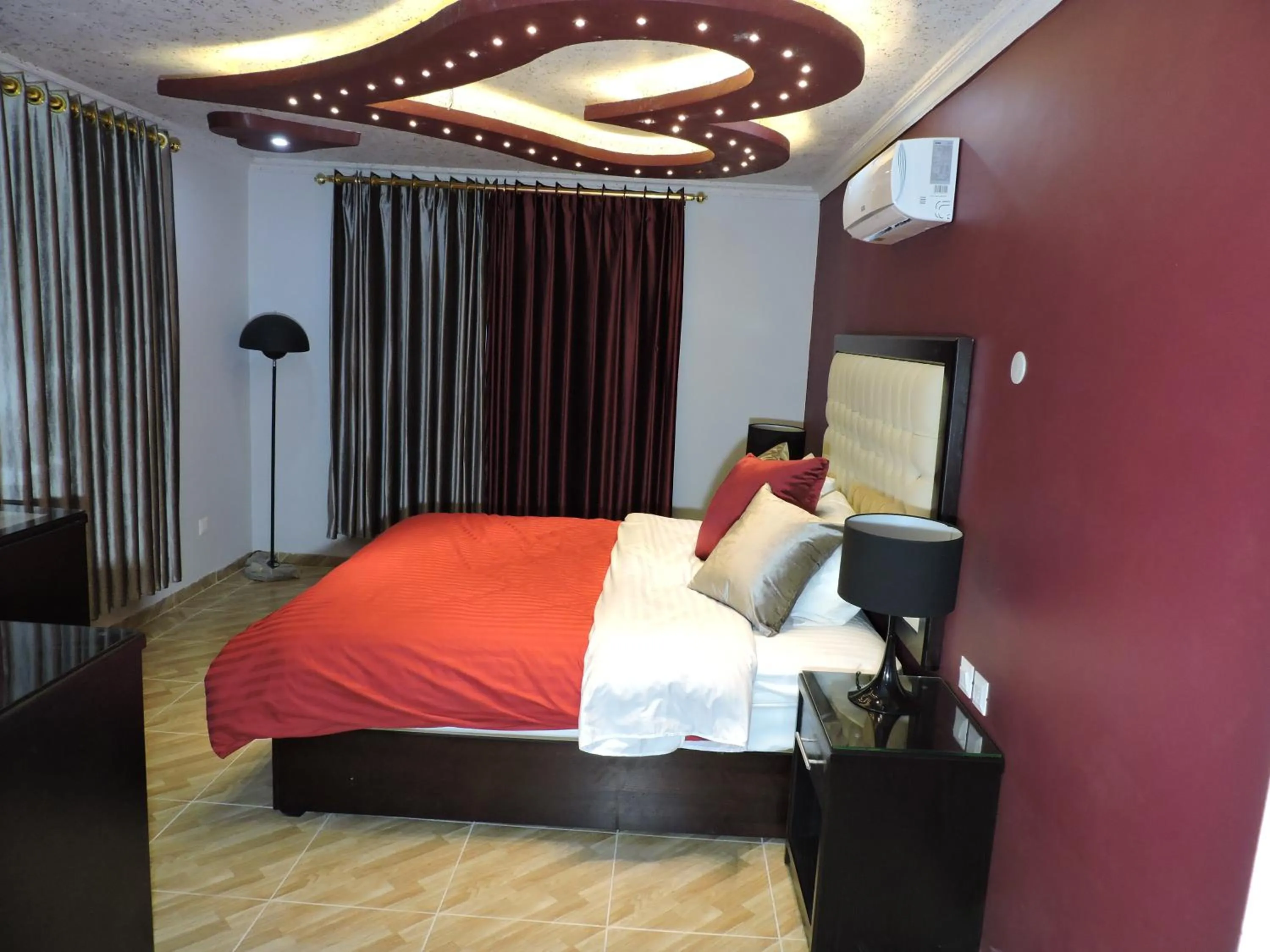 Bed in Valentine Inn Luxury