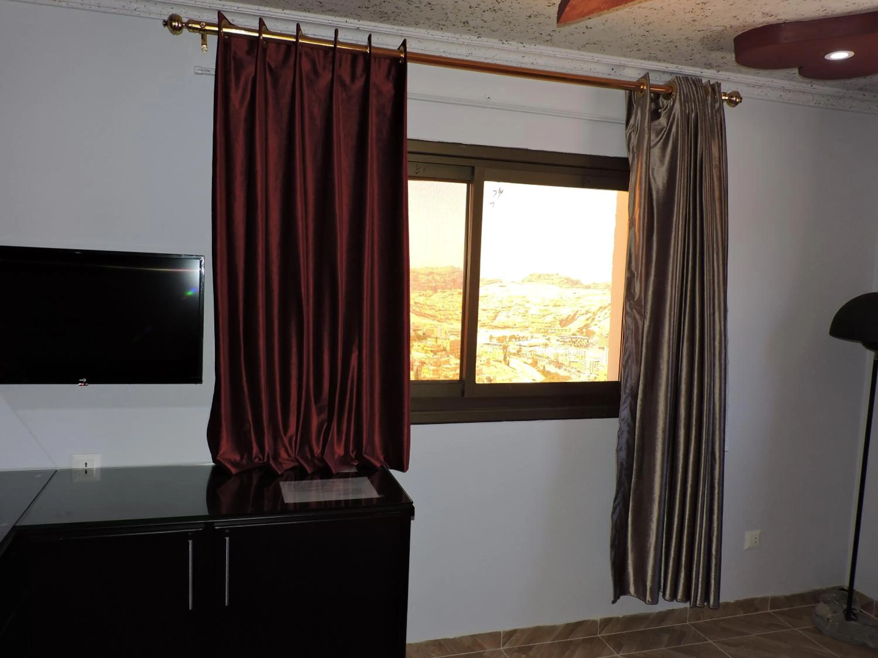 TV and multimedia in Valentine Inn Luxury