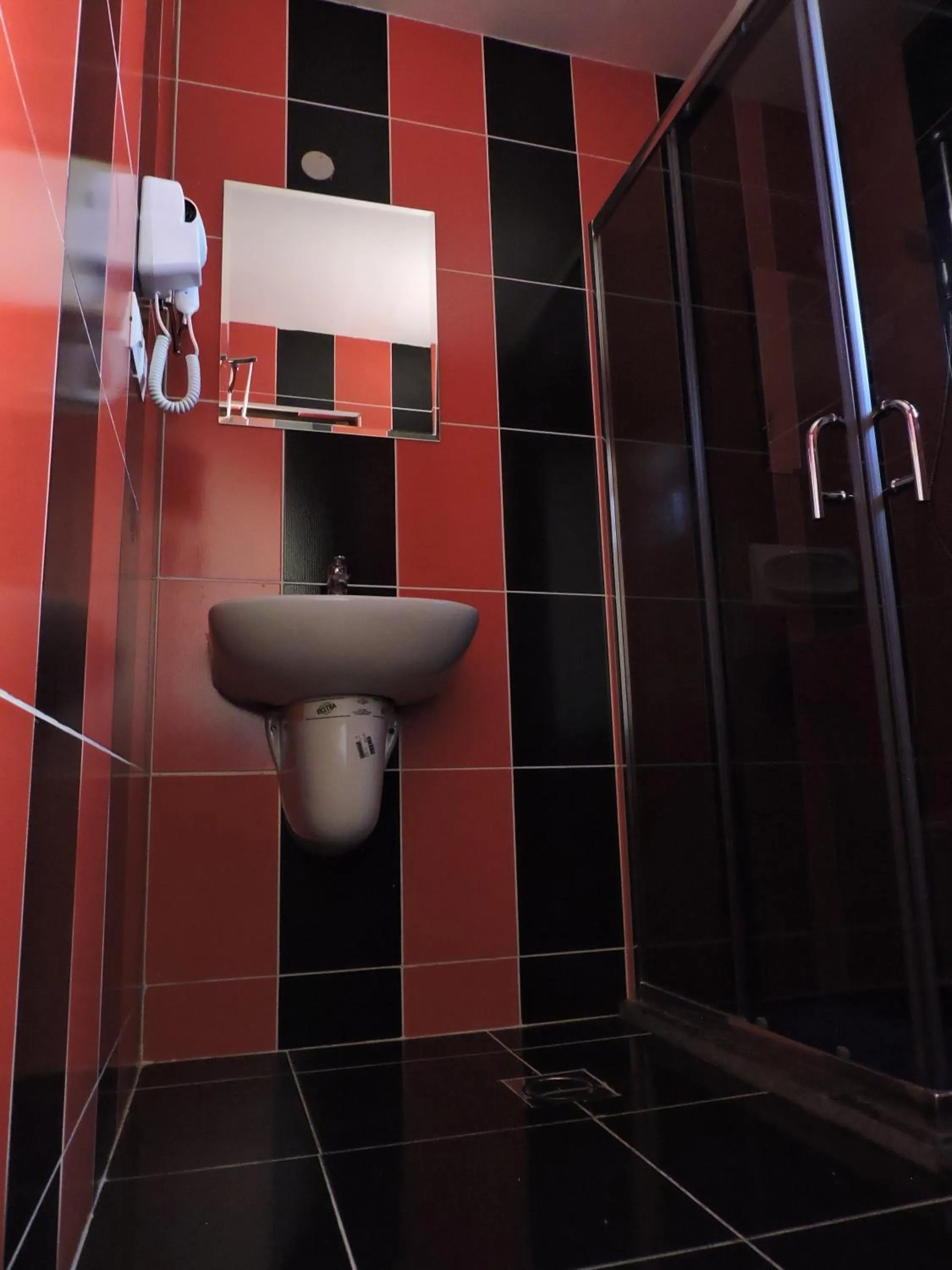 Toilet in Valentine Inn Luxury