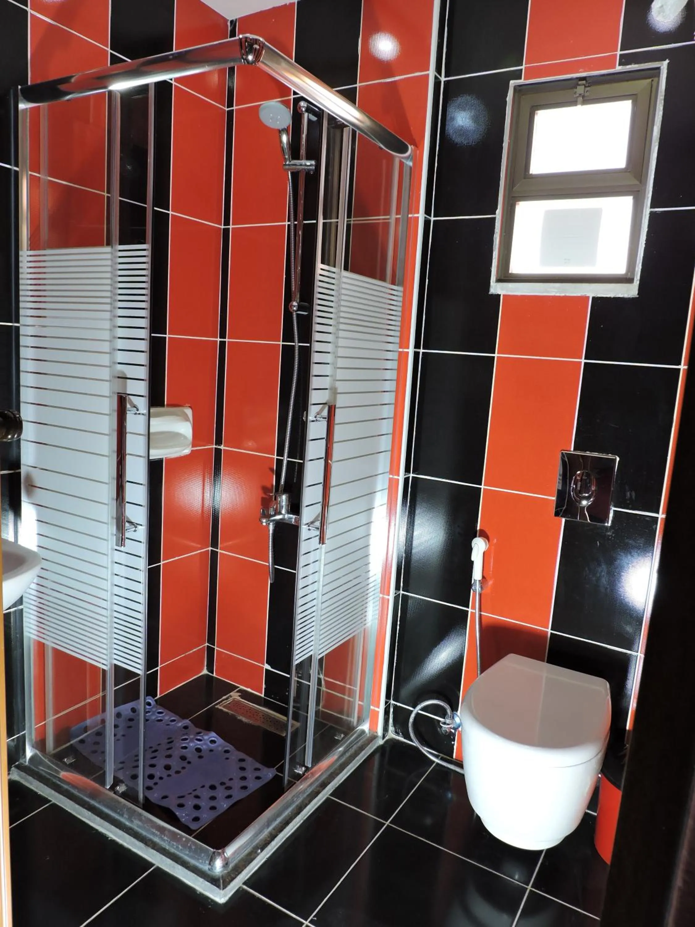 Shower in Valentine Inn Luxury