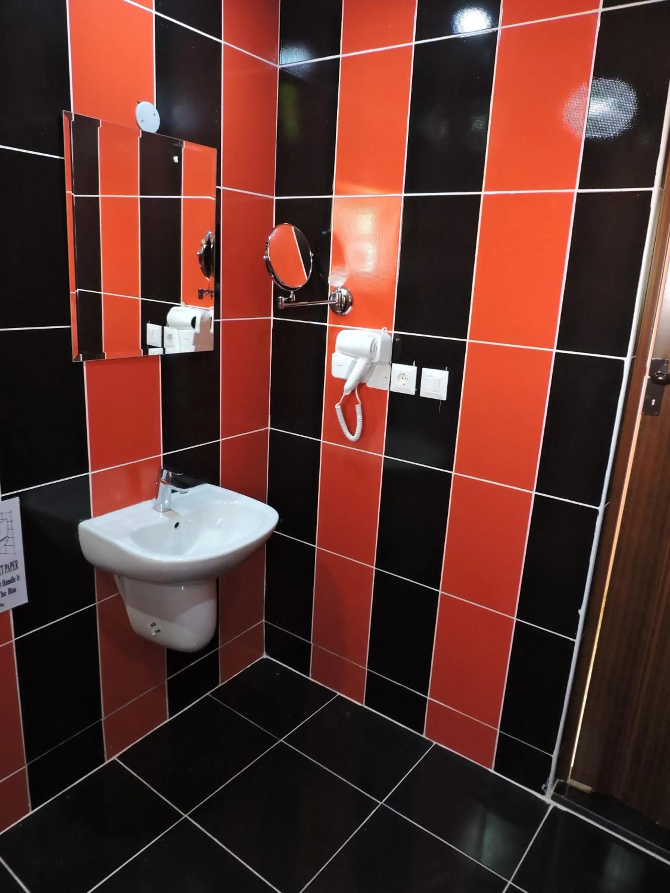 Toilet in Valentine Inn Luxury