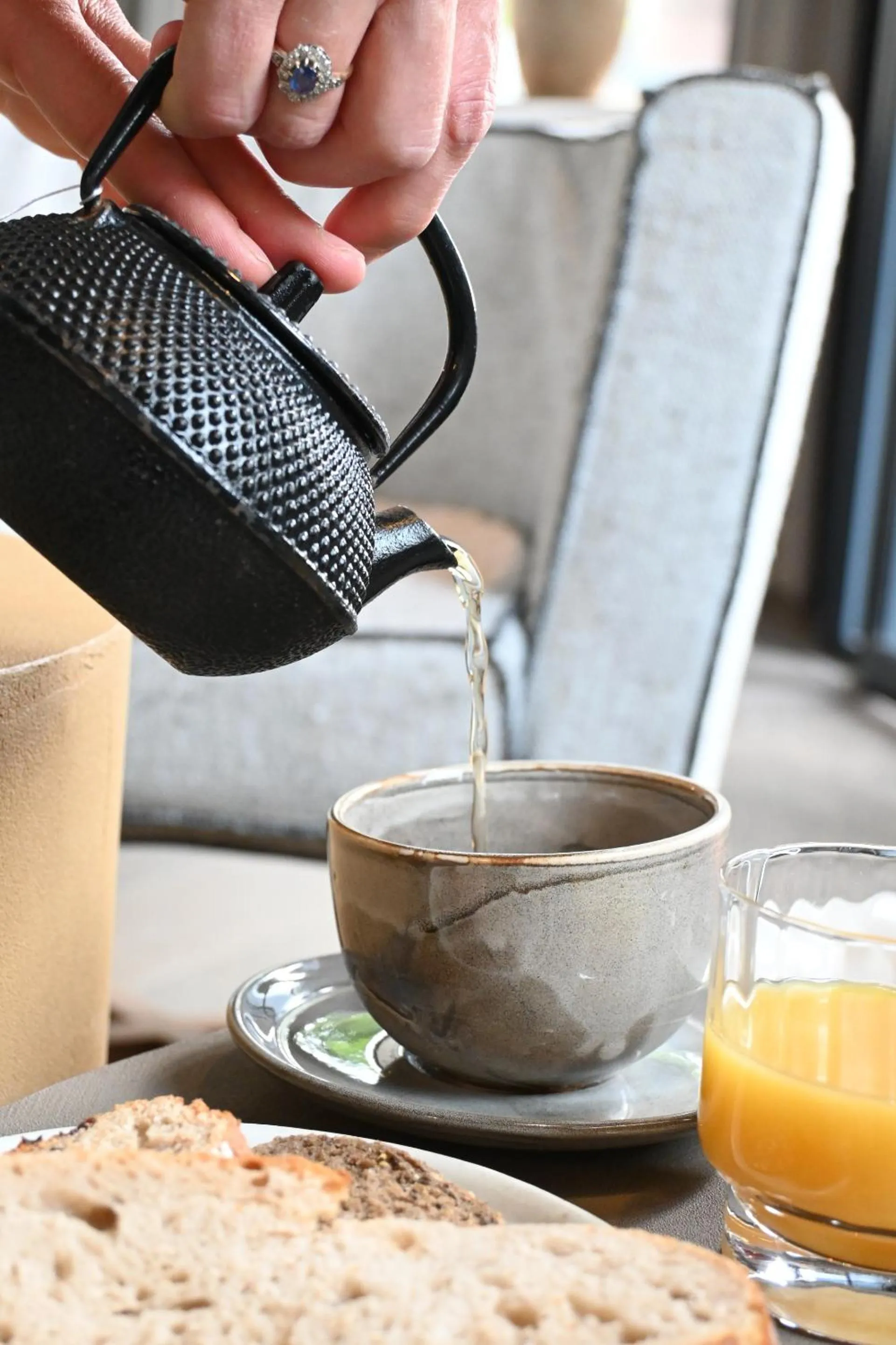 Lounge or bar in Otonali Hôtel by Breizh Café