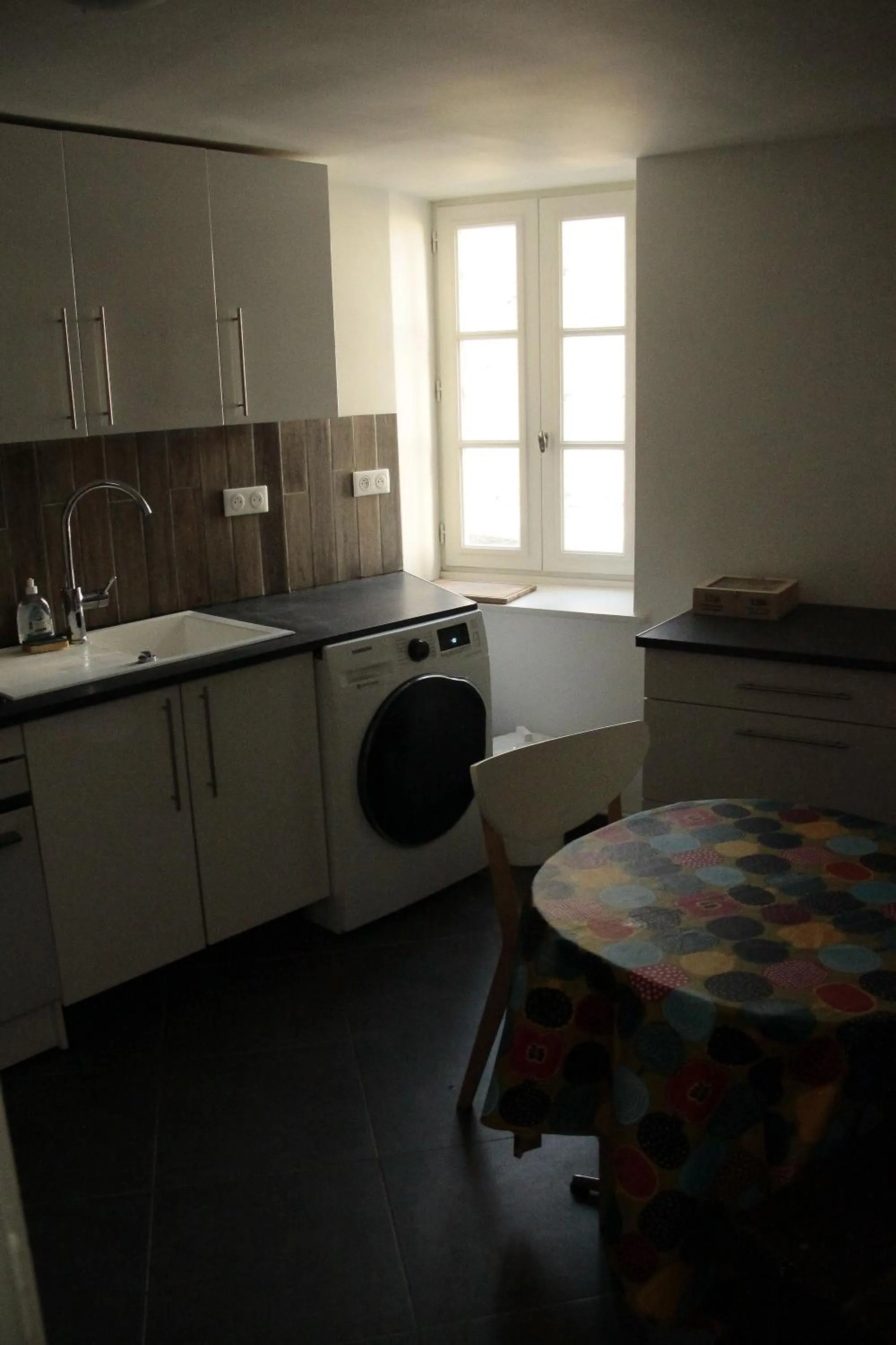 Kitchen or kitchenette in Hostel du lapin blanc