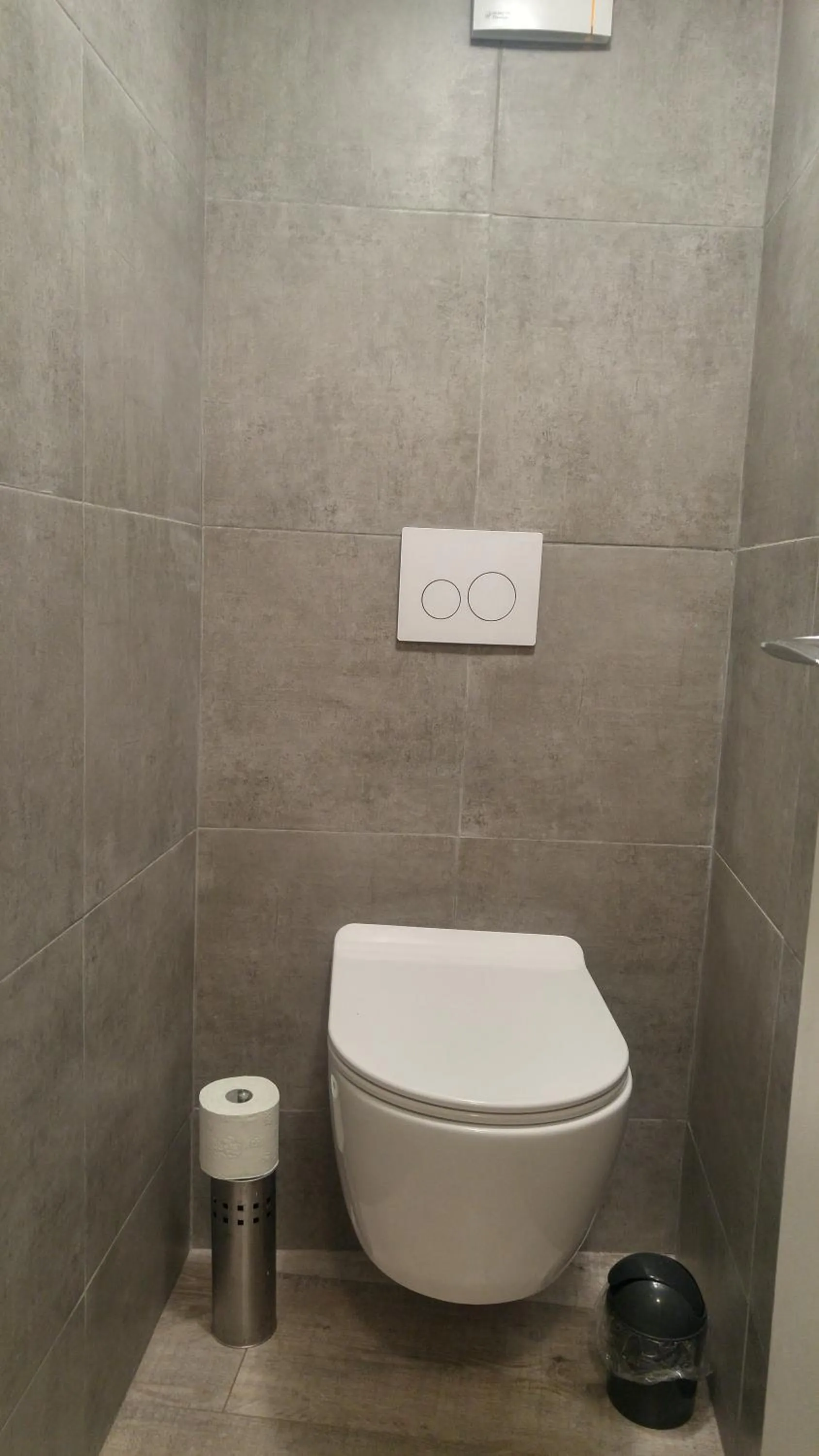 Toilet in Hostel du lapin blanc