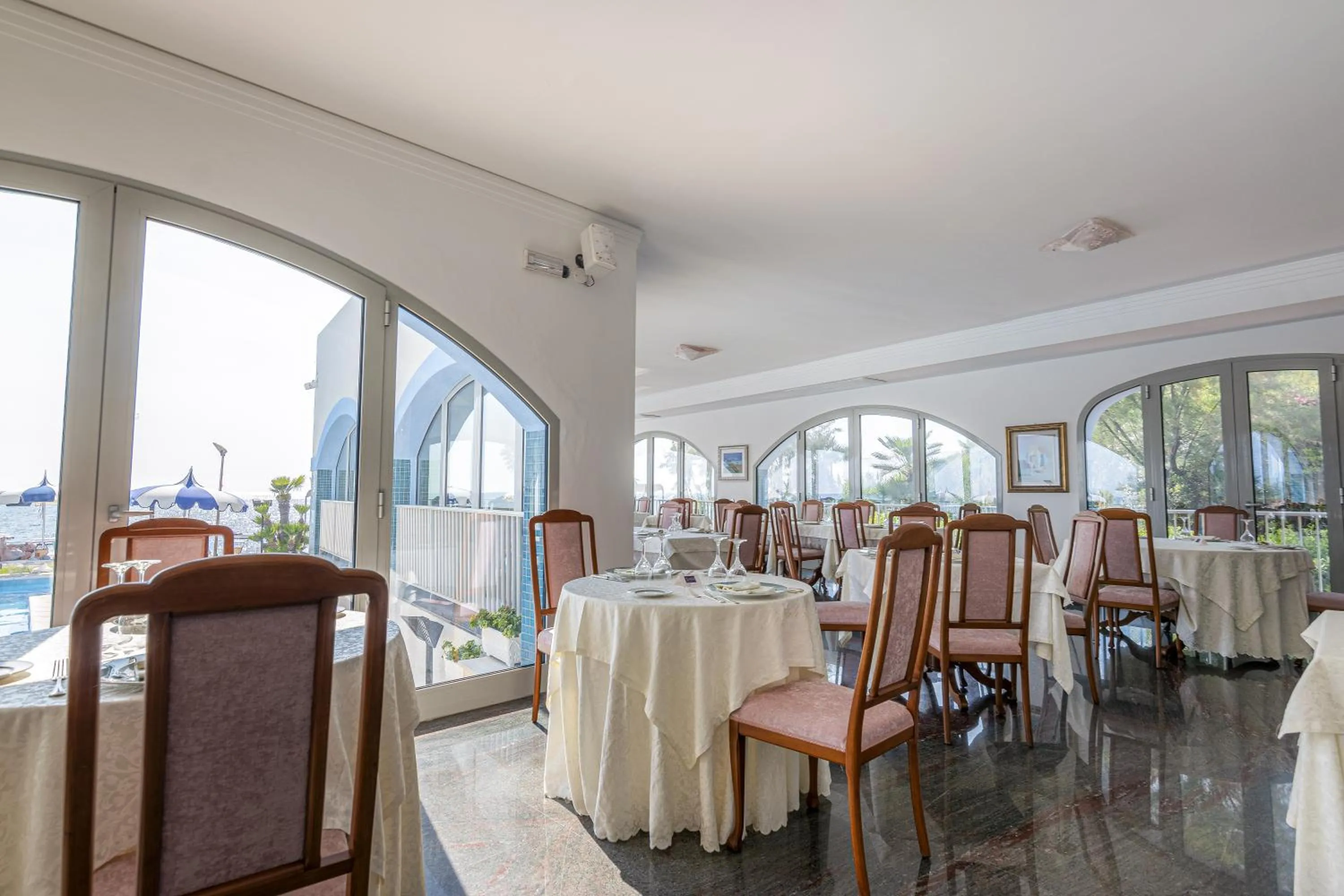 Restaurant/places to eat in Hotel Poseidon