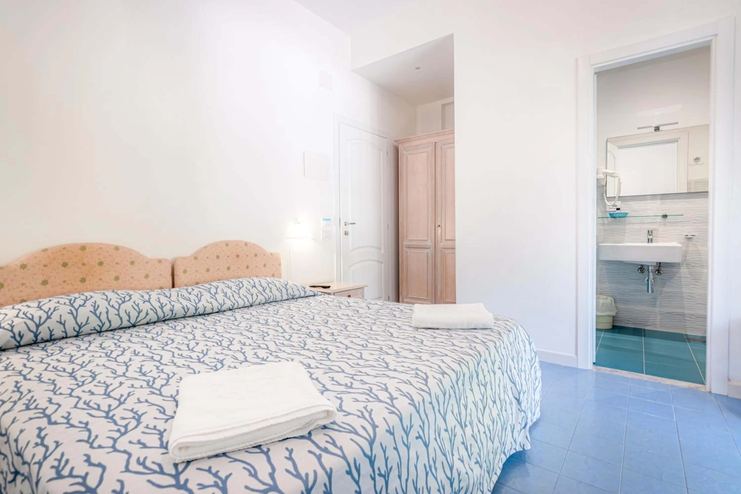 Bedroom, Bed in Hotel Poseidon