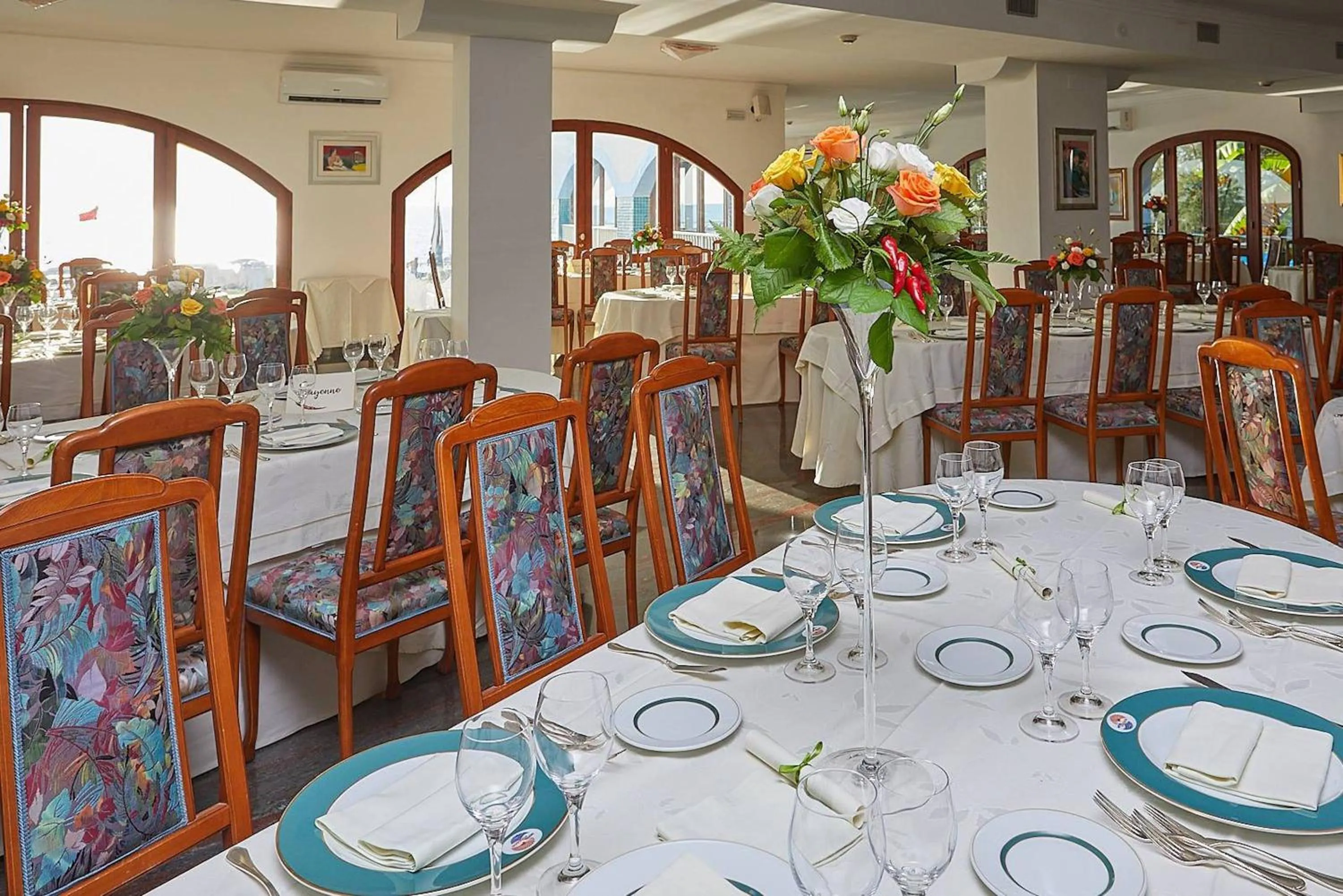 Restaurant/places to eat in Hotel Poseidon