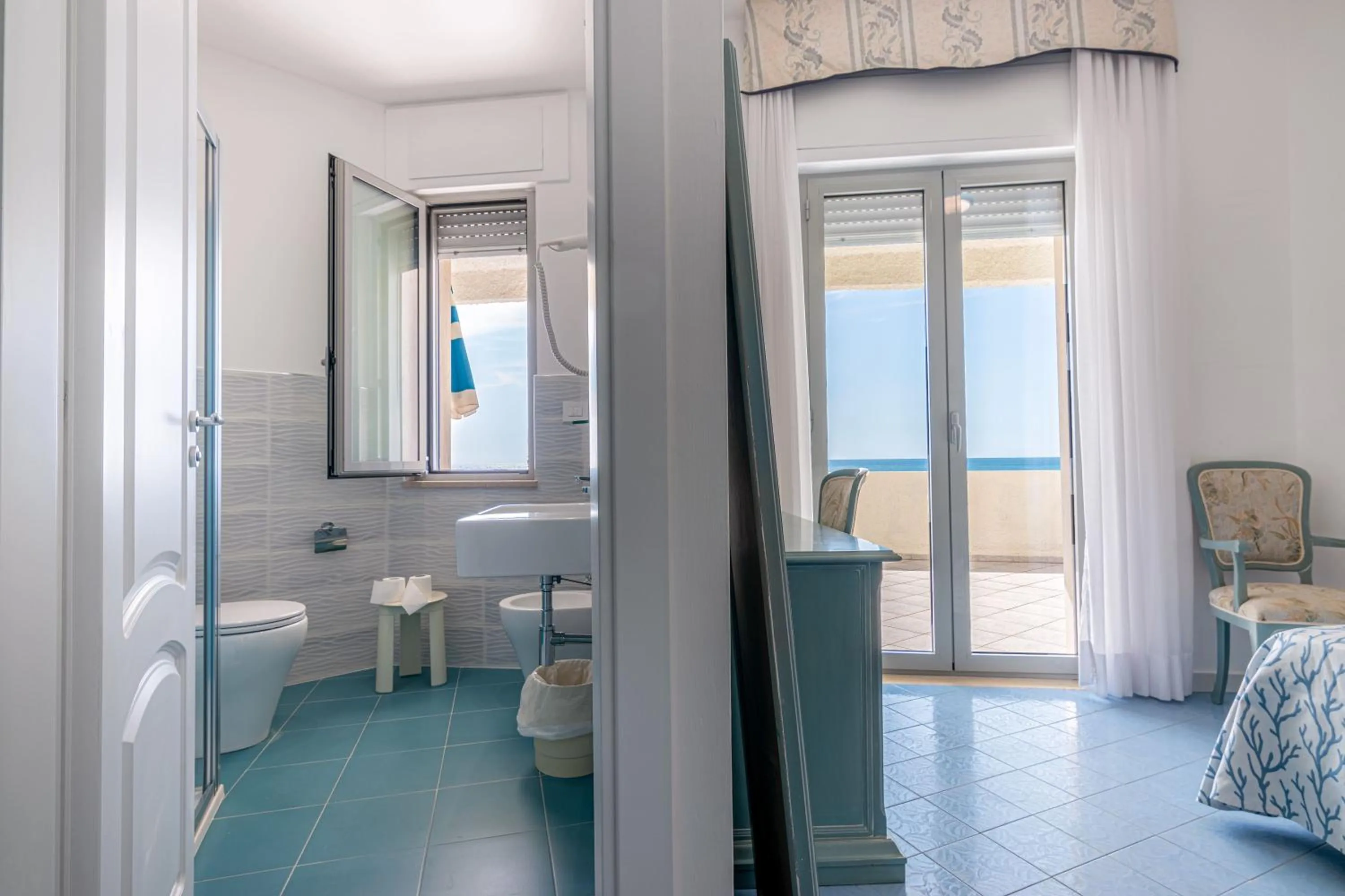 Bedroom, Bed in Hotel Poseidon