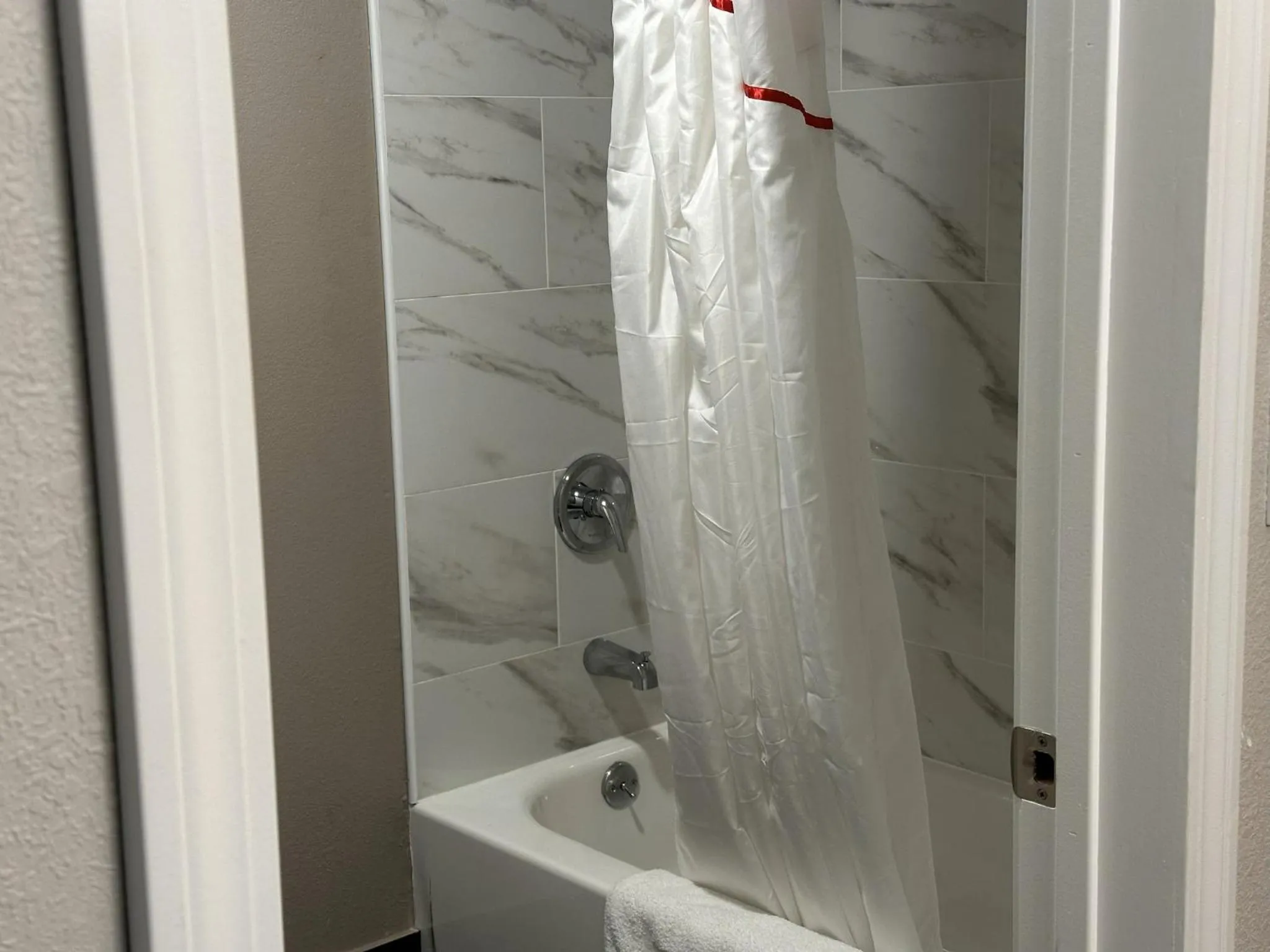 Bathroom in Red Roof Inn & Suites Middleborough