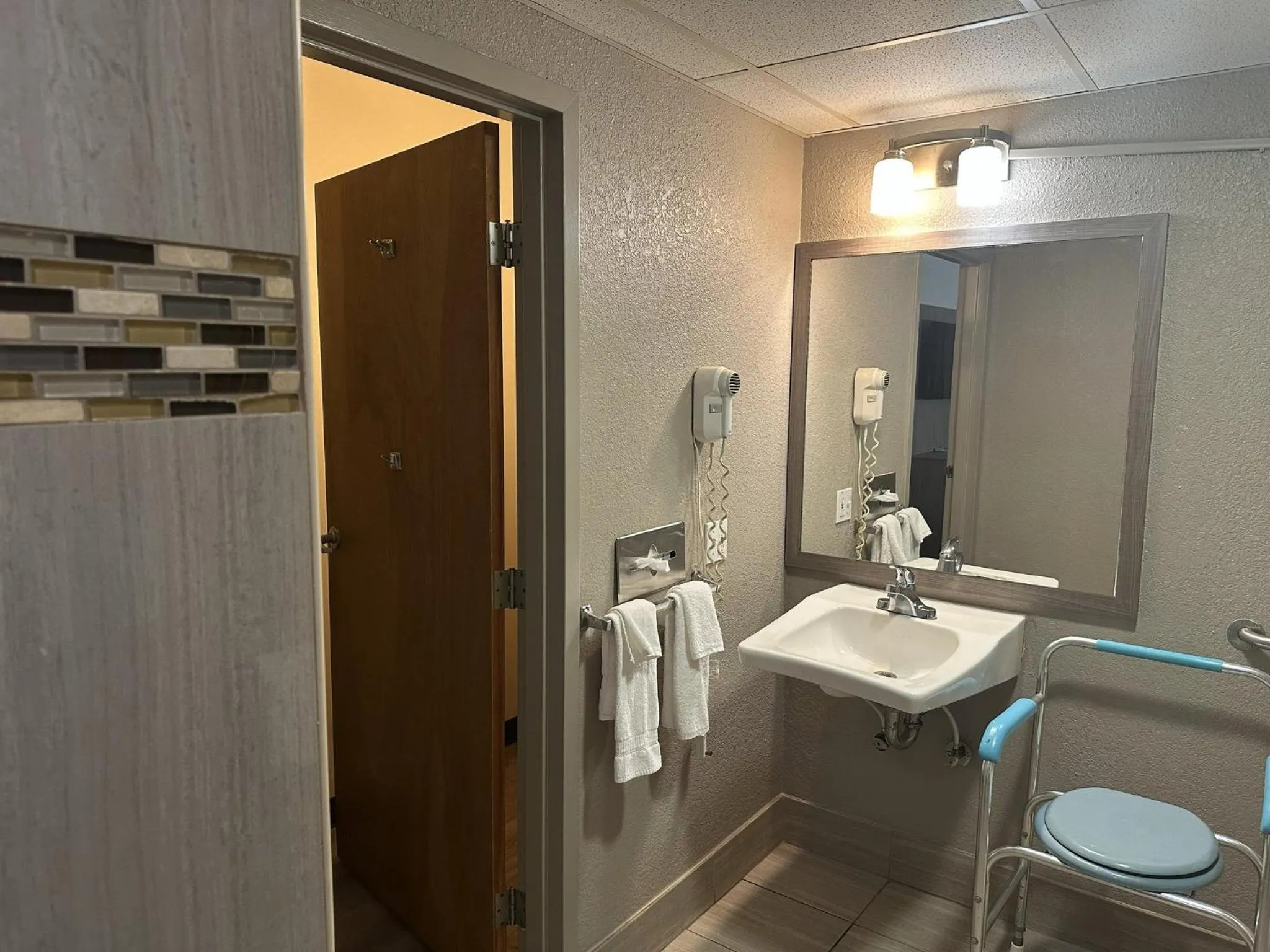 Bathroom in Red Roof Inn & Suites Middleborough