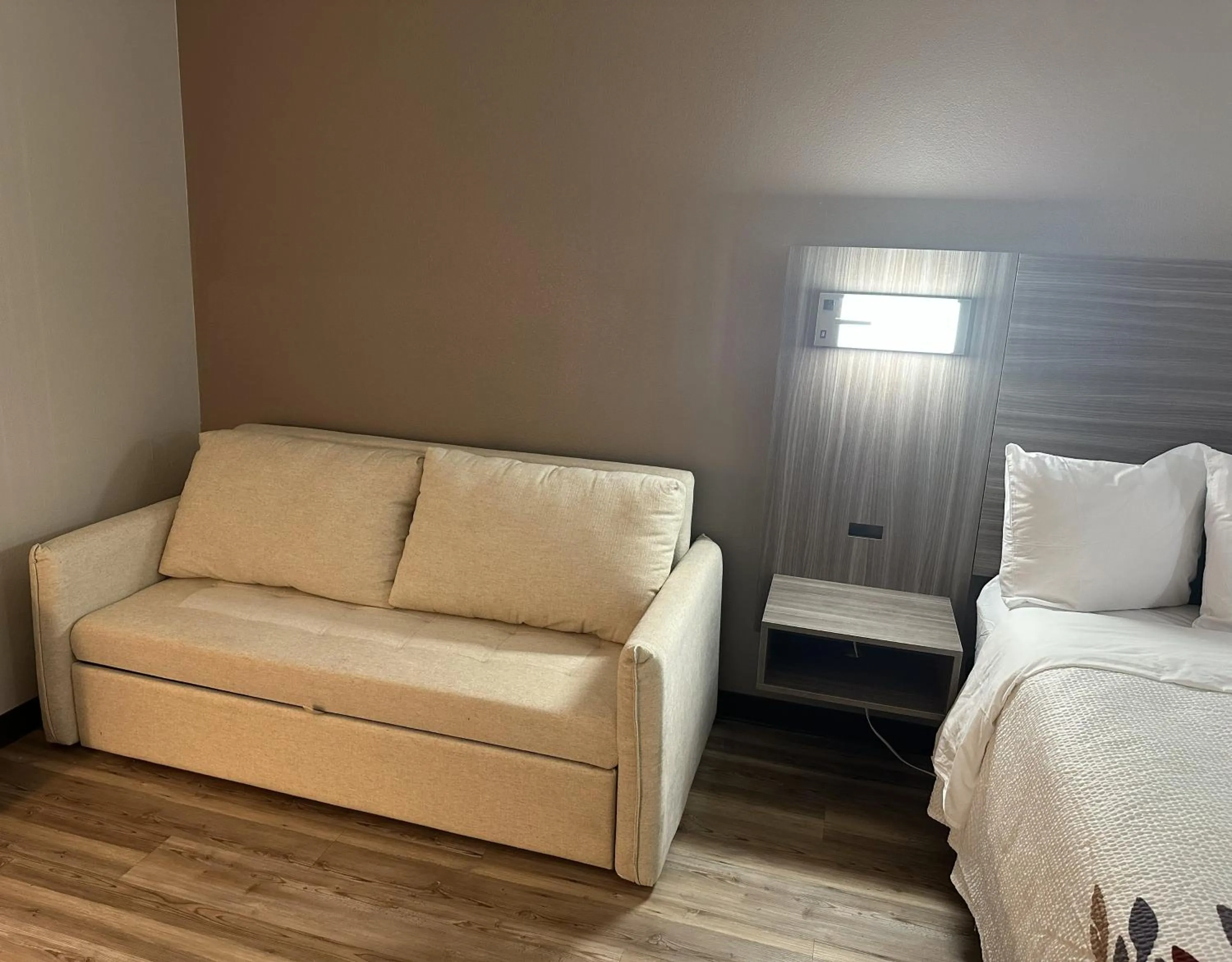 Bedroom, Bed in Red Roof Inn & Suites Middleborough