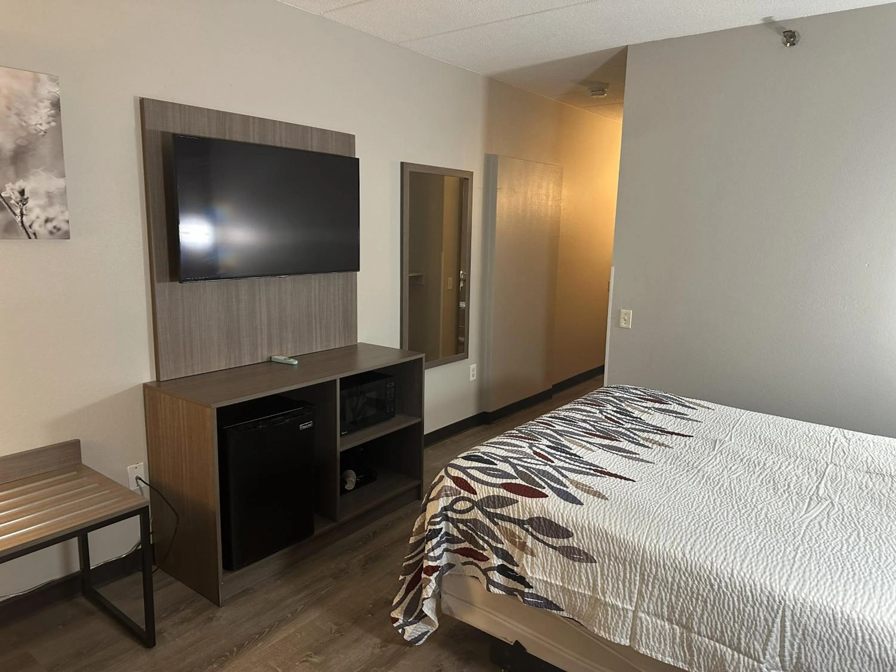 Bedroom, Bed in Red Roof Inn & Suites Middleborough