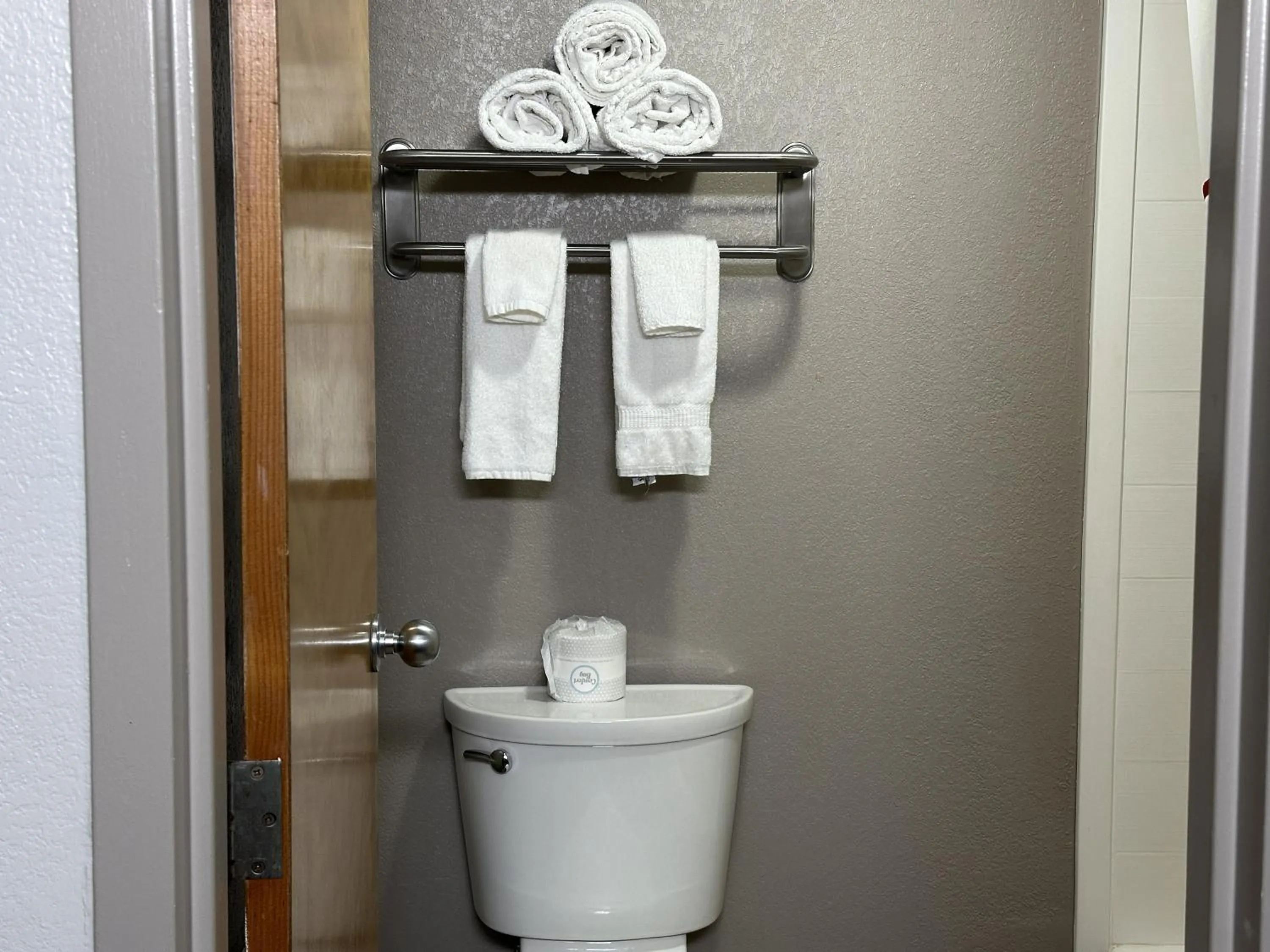 Bathroom in Red Roof Inn & Suites Middleborough