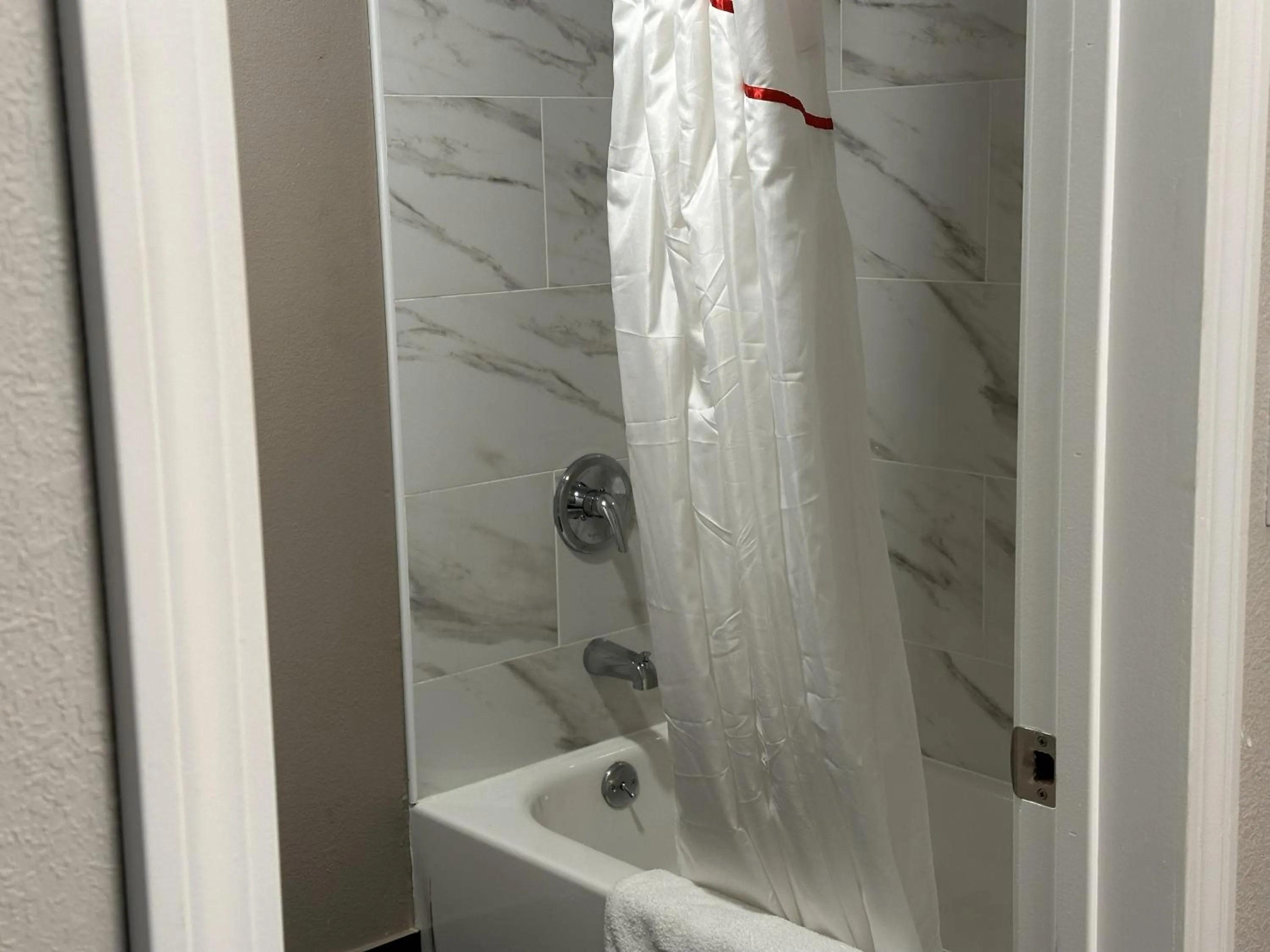 Bathroom in Red Roof Inn & Suites Middleborough