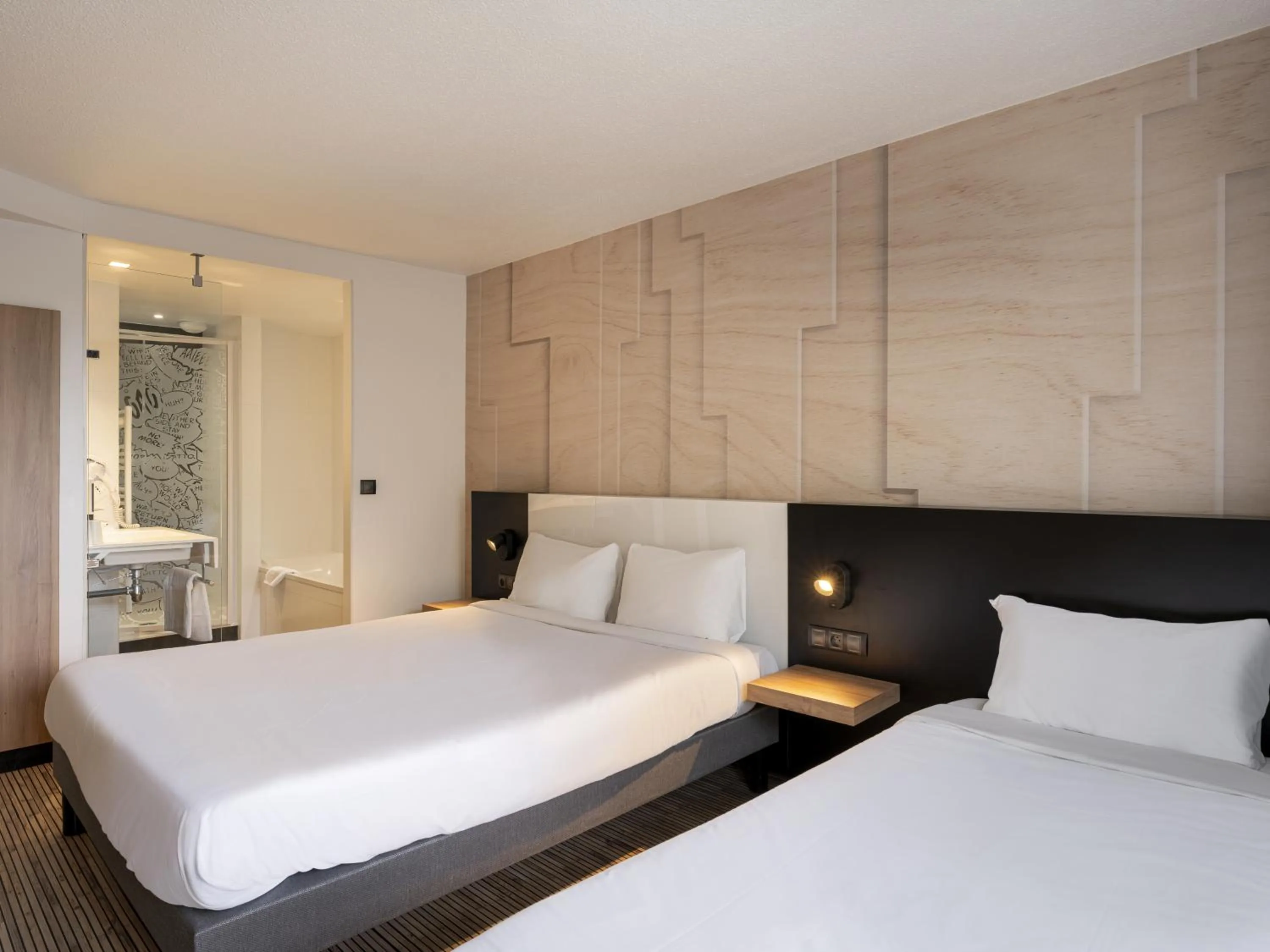 Bedroom, Bed in B&B HOTEL Lorient Ploemeur