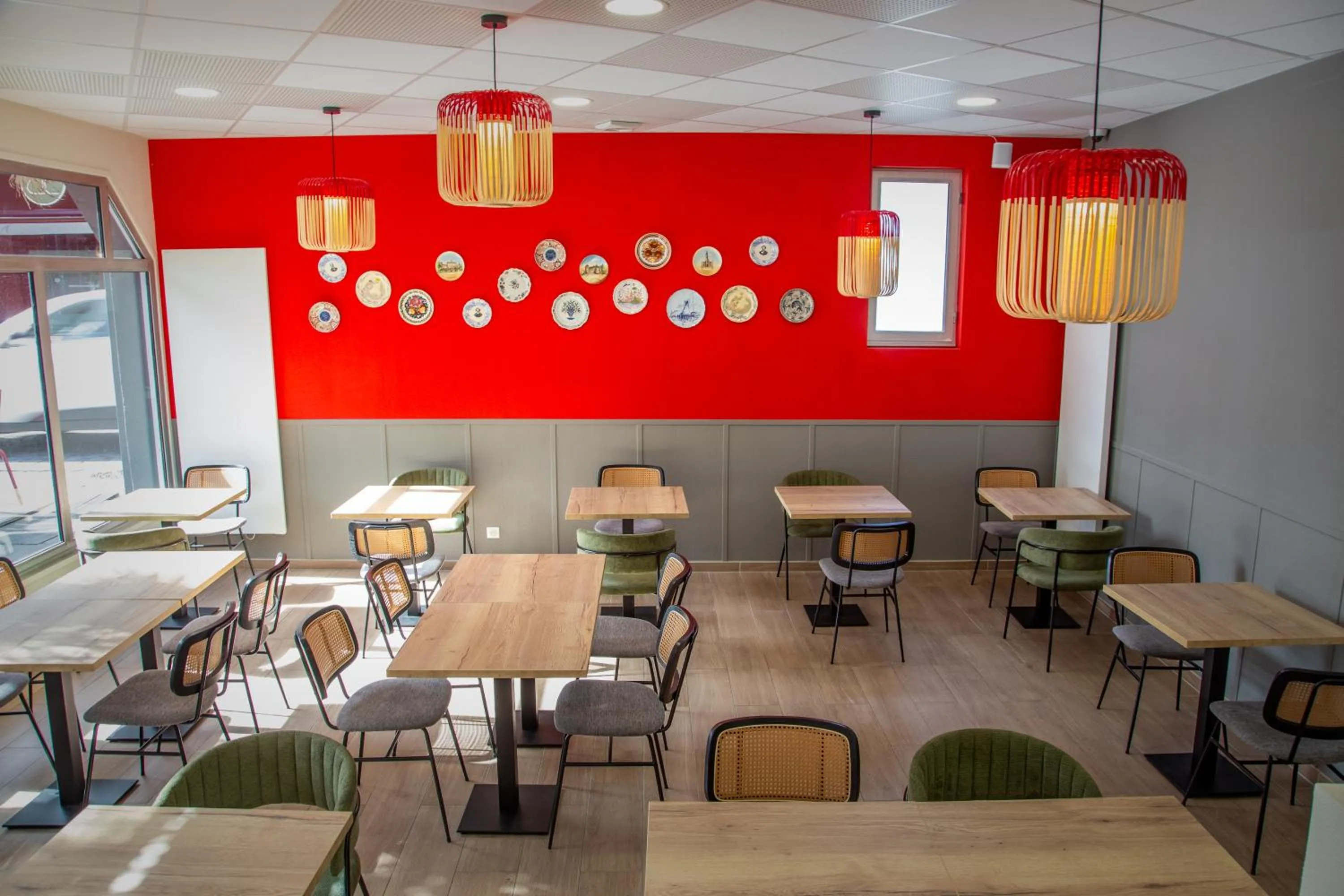 Restaurant/places to eat in B&B HOTEL Lorient Ploemeur