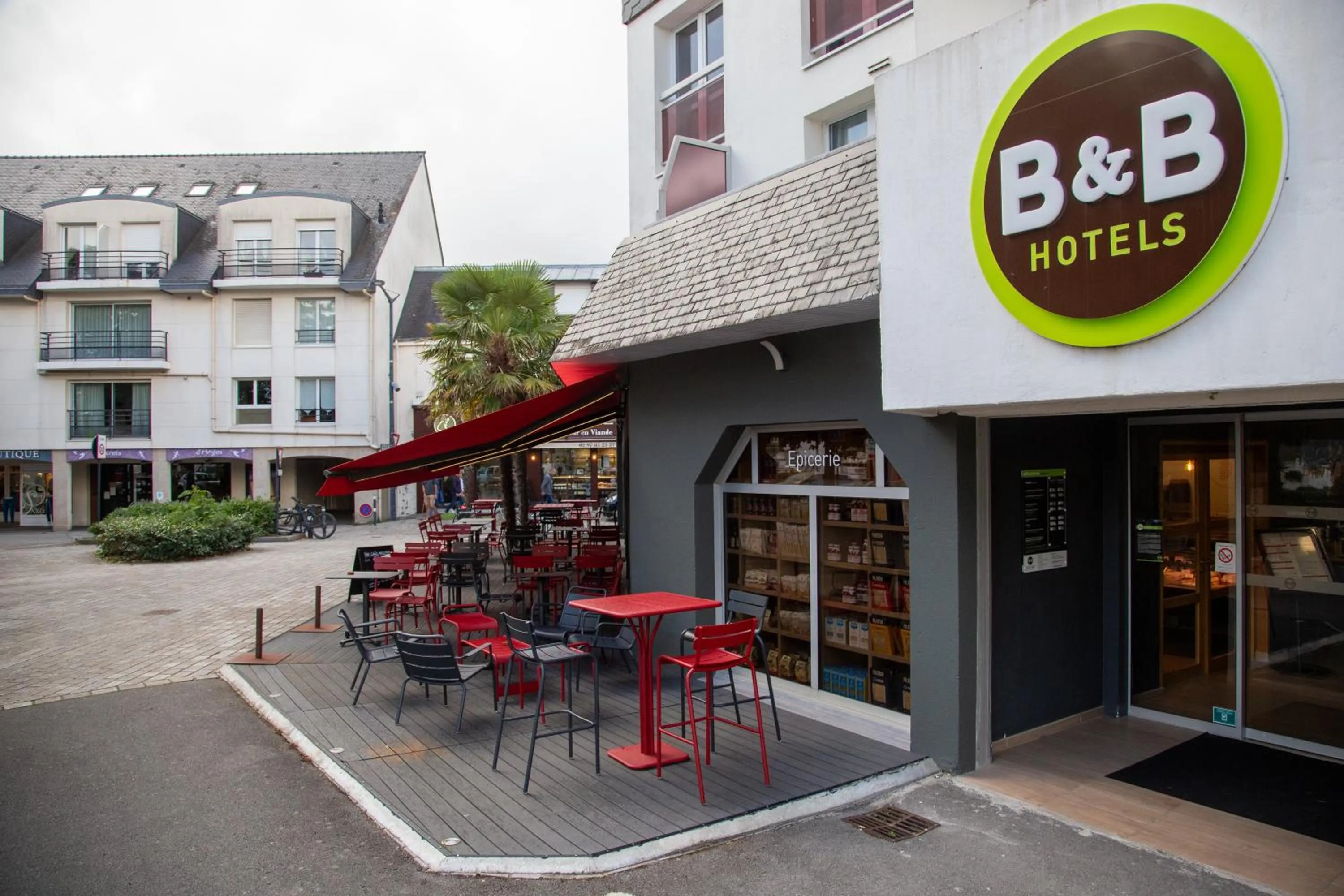 Restaurant/places to eat in B&B HOTEL Lorient Ploemeur