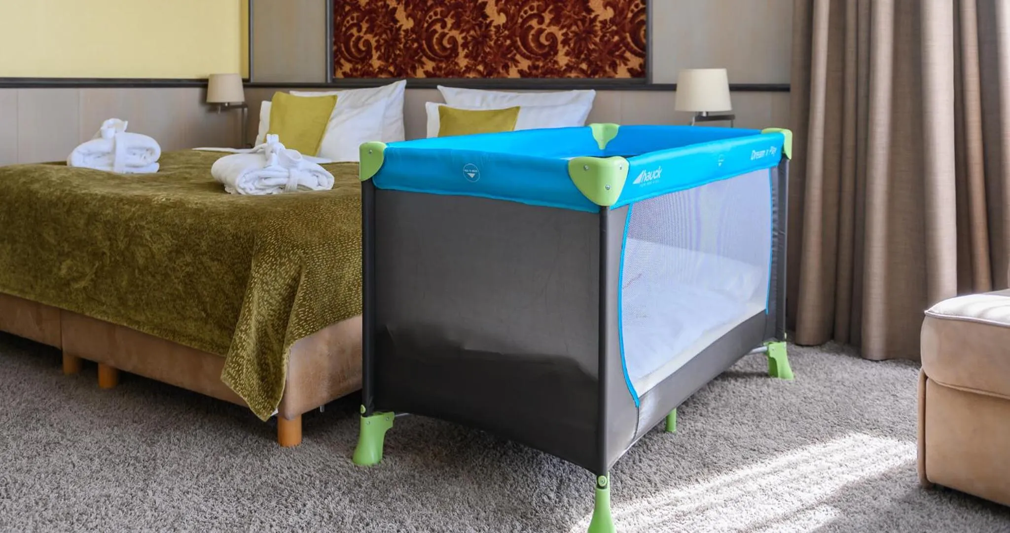 cot, Bed in Weinberghotel Edelacker