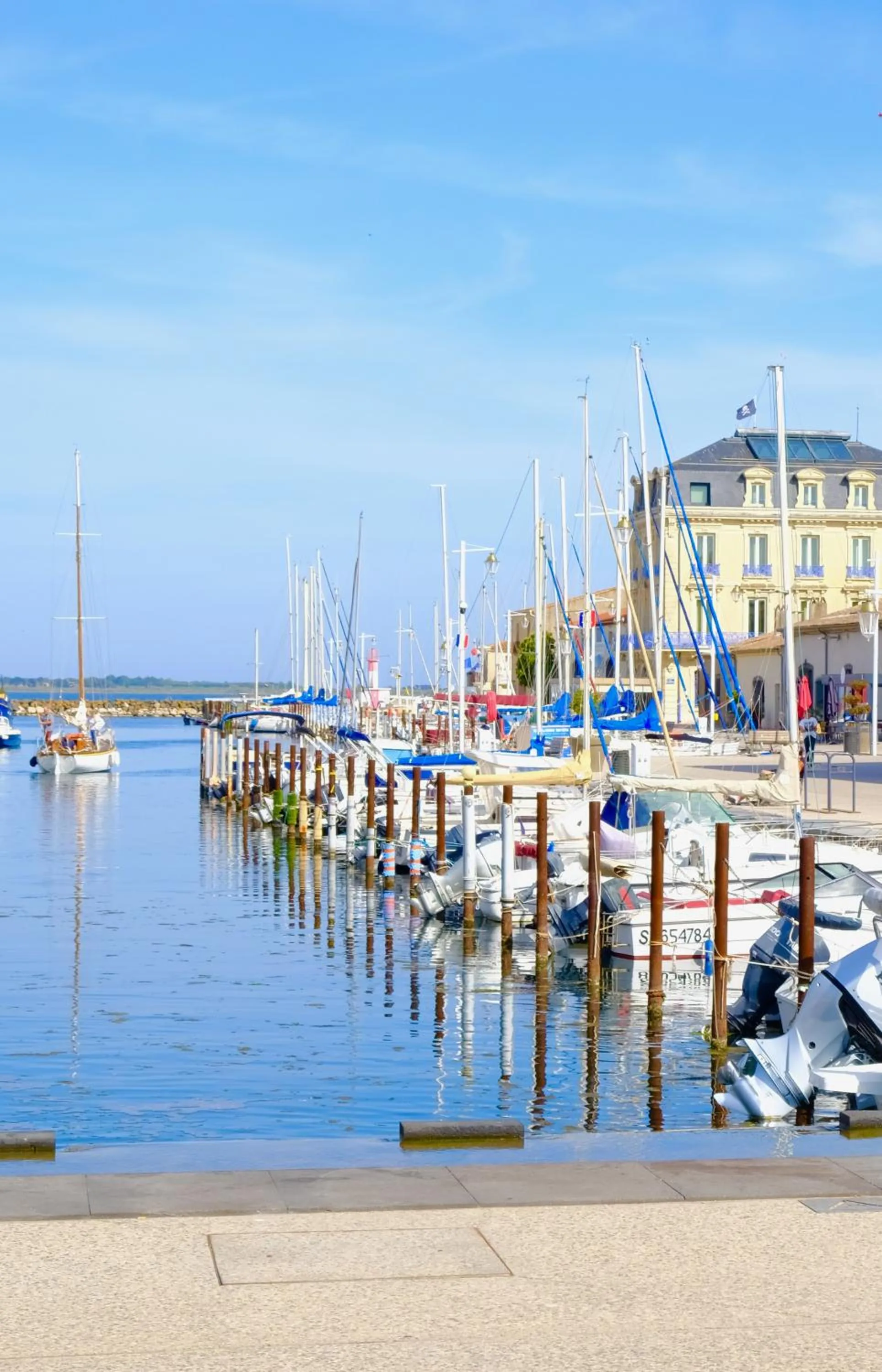 Nearby landmark in Au bord de Thau