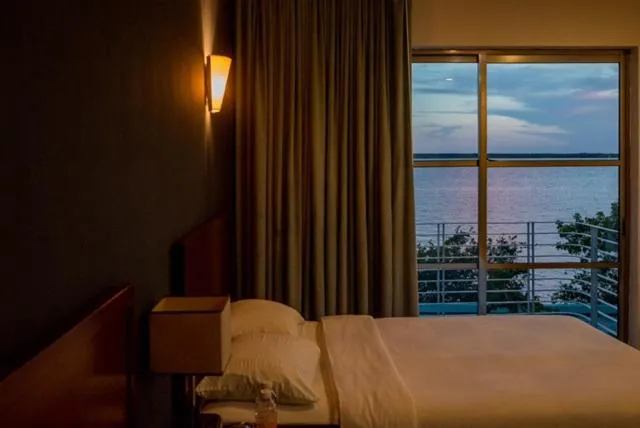 Sea view, Bed in Hotel Noor