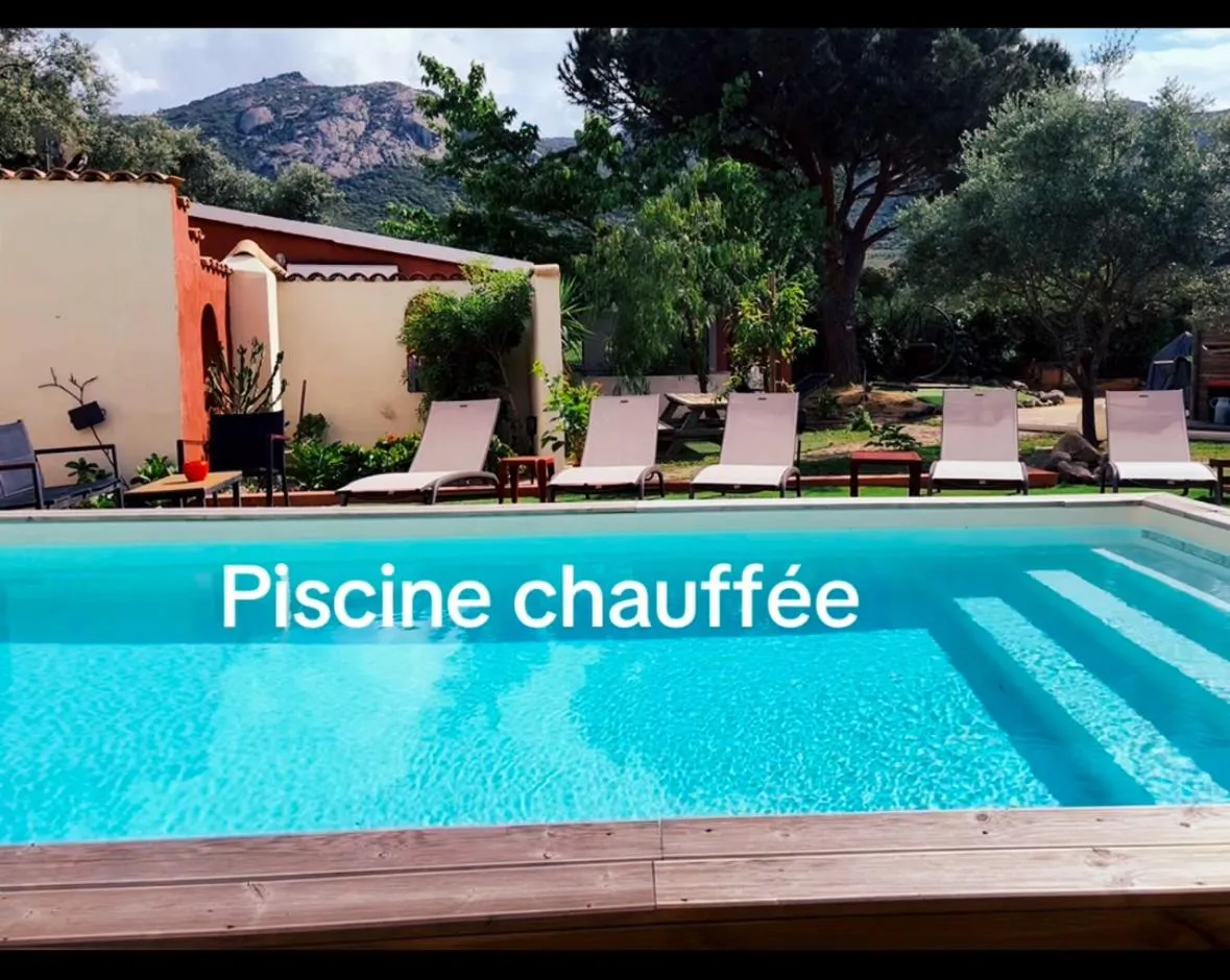 Swimming pool in Casa di Floumy