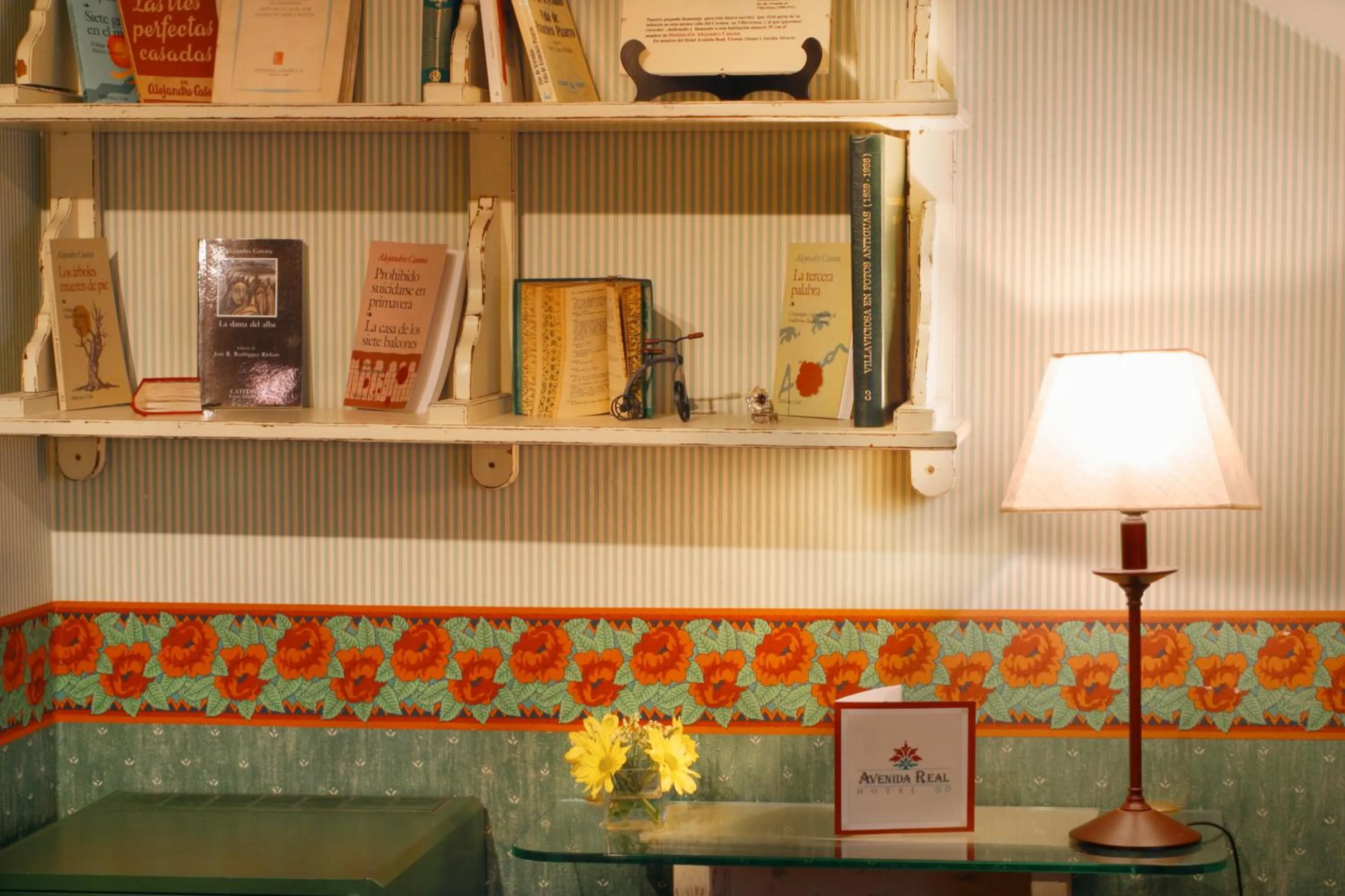 Library in Hotel Avenida Real