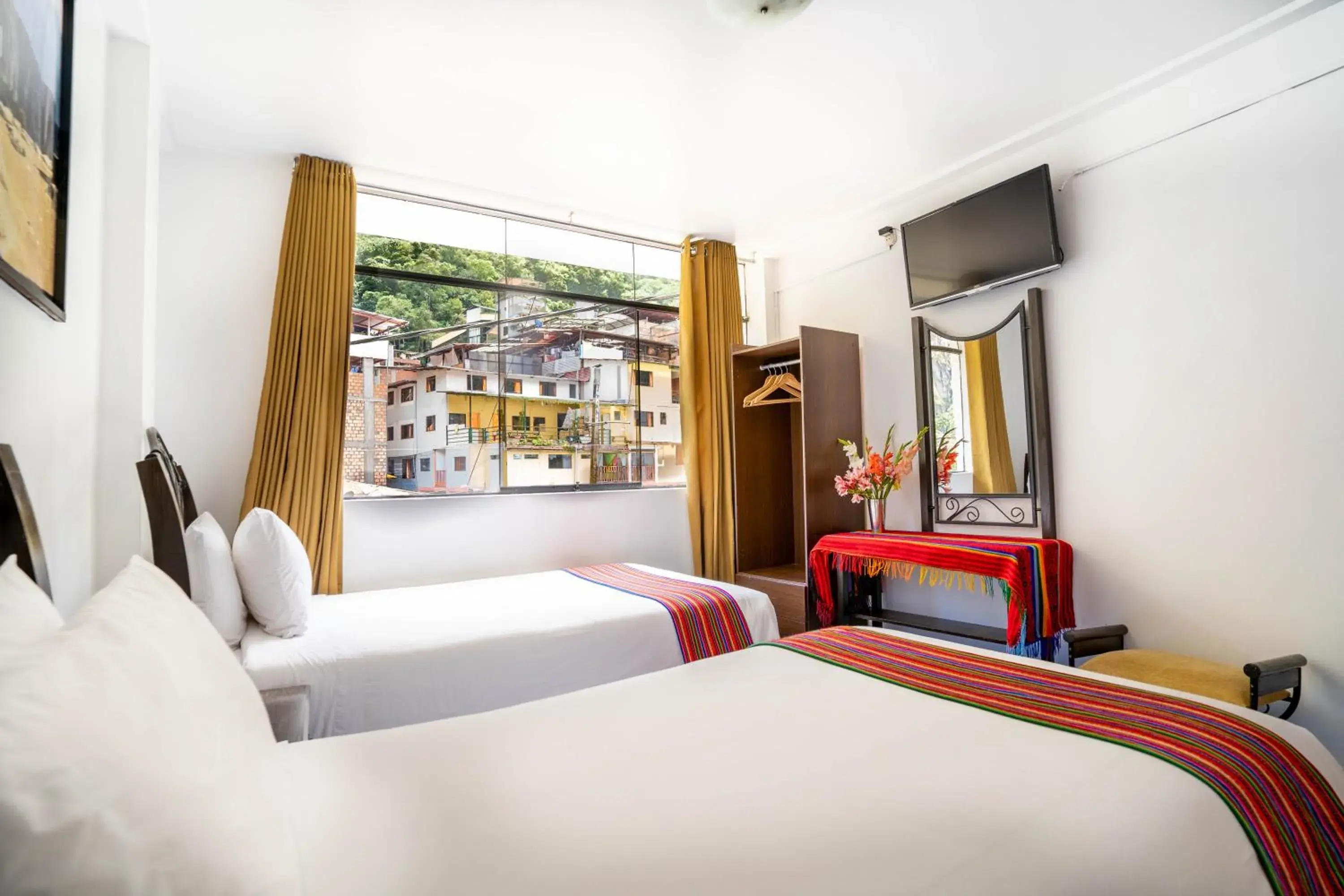 Twin Room with Mountain and River View in Hotel Machupicchu Inn Twin Room with Mountain and River View in Hotel Machupicchu Inn