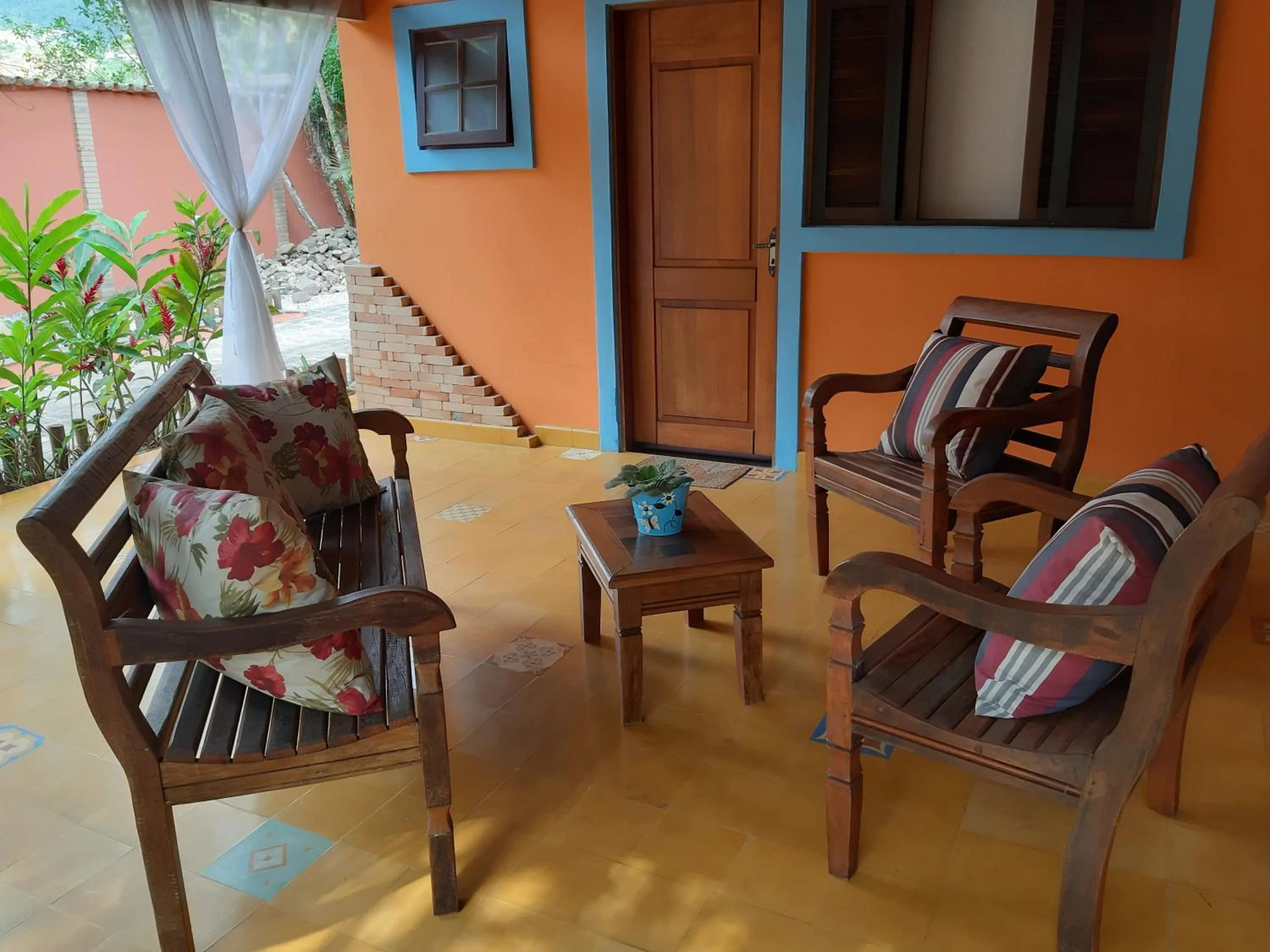 Seating area in Pousada Canoa Caiçara Ilhabela