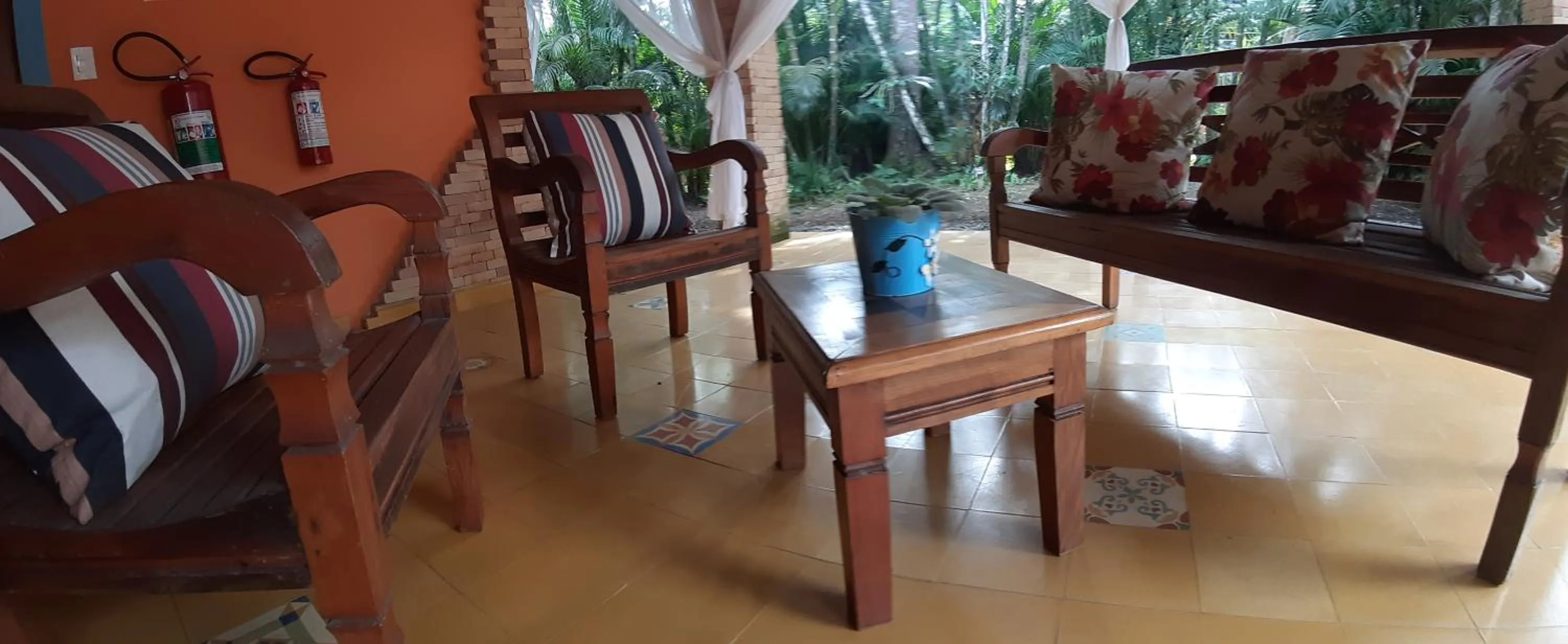 Seating area in Pousada Canoa Caiçara Ilhabela