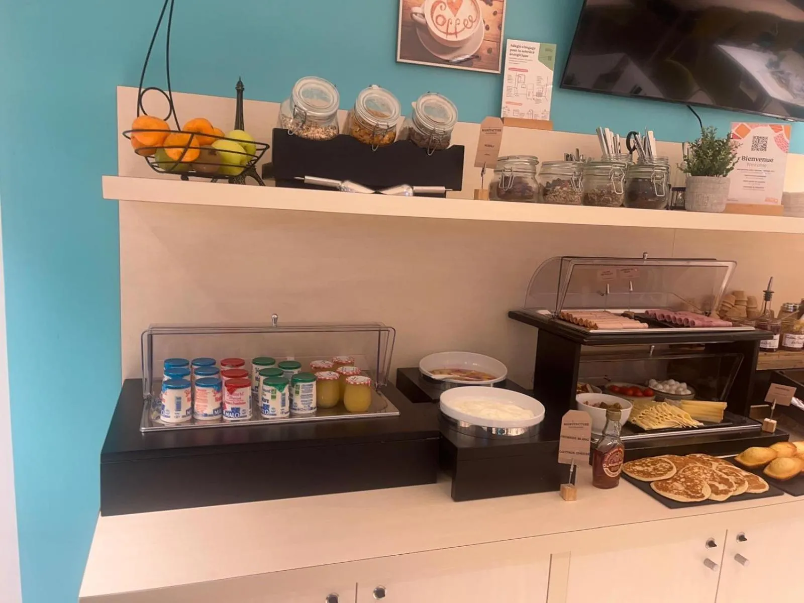 Breakfast in Aparthotel Adagio Access Paris Porte De Charenton