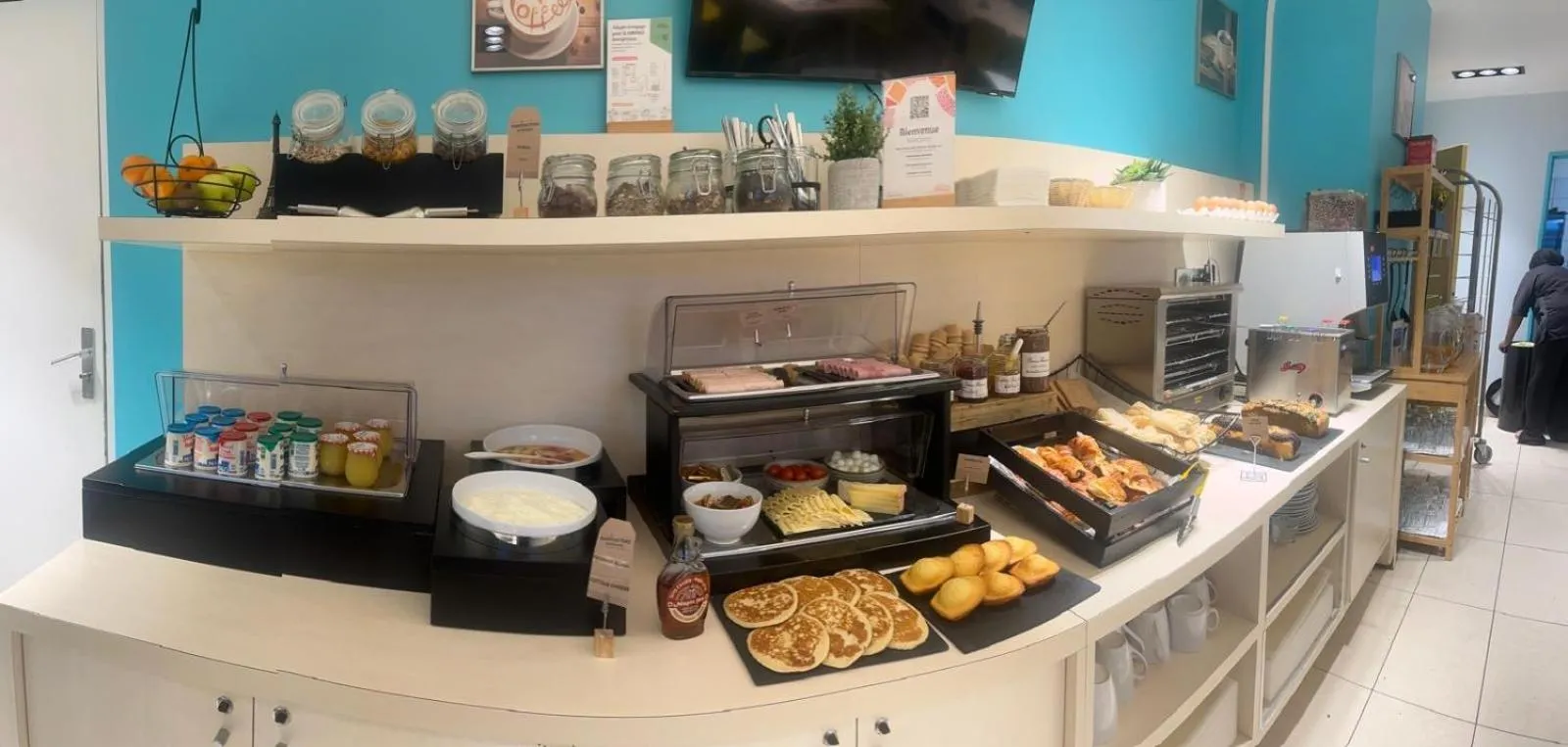 Breakfast in Aparthotel Adagio Access Paris Porte De Charenton