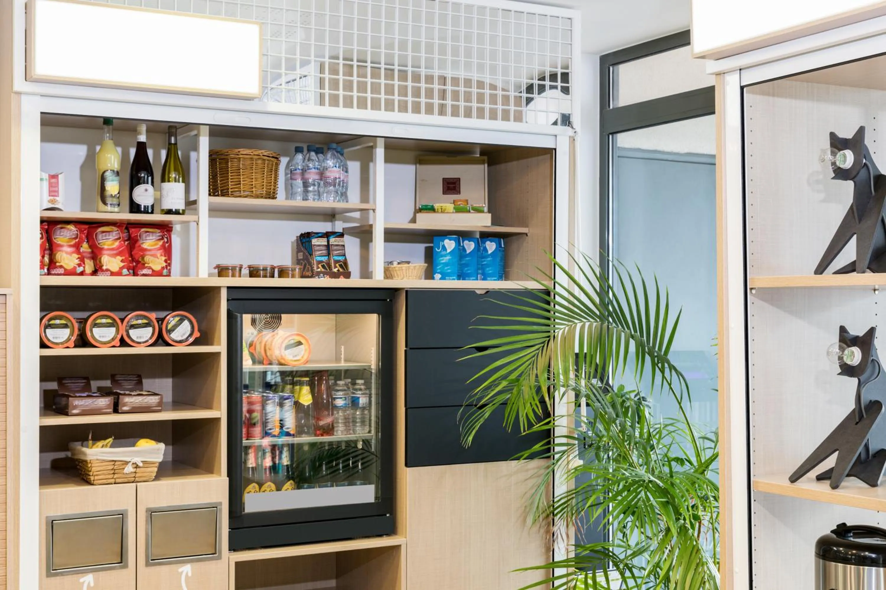 On-site shops in Aparthotel Adagio Access Paris Clamart