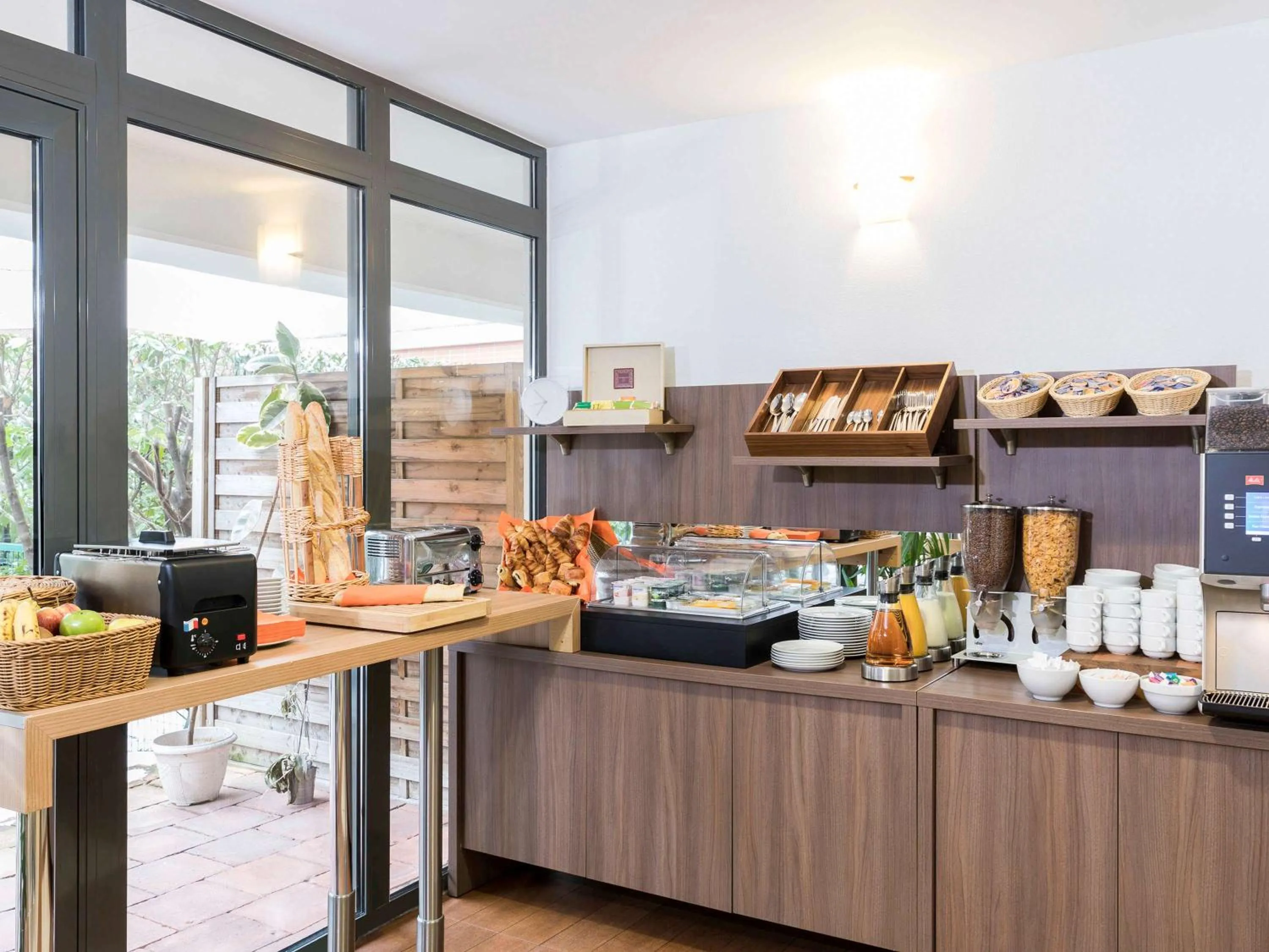 Restaurant/places to eat in Aparthotel Adagio Access Paris Clamart